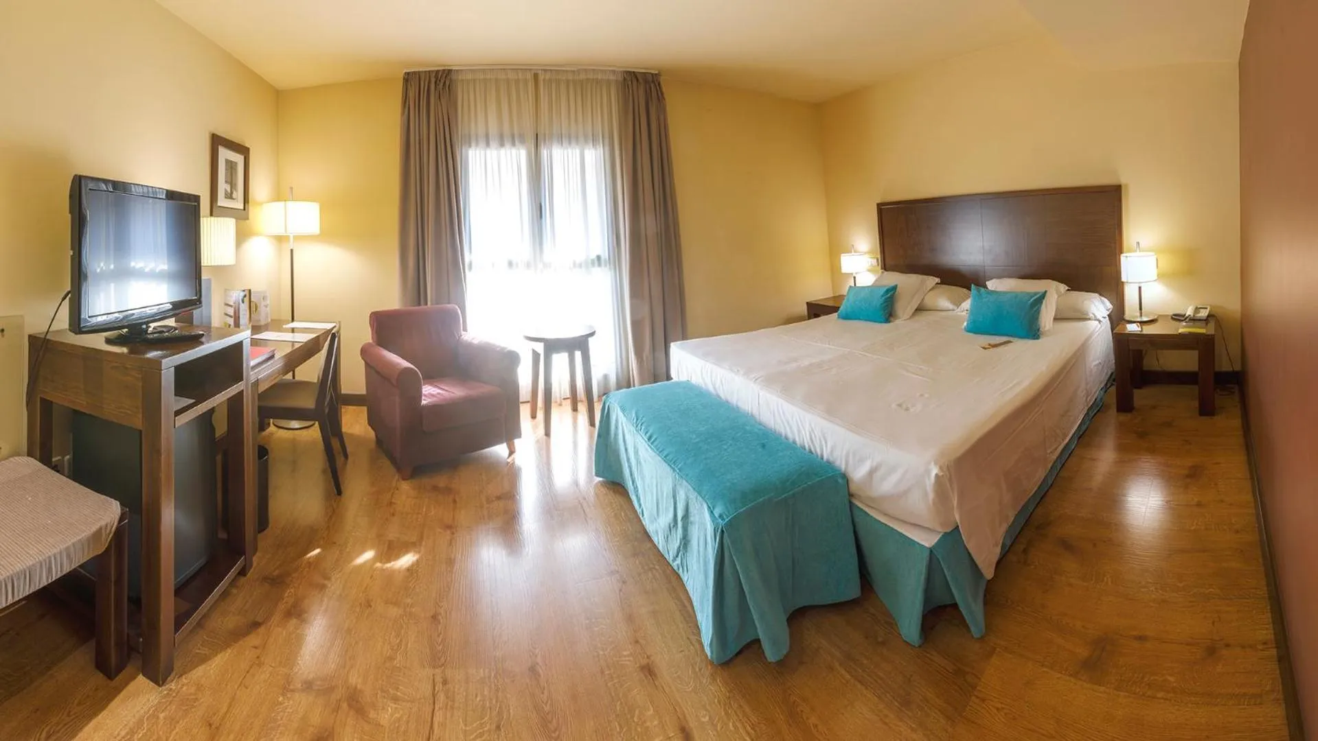 Double or Twin Room with parking included in Gran Hotel Ciudad de Barbastro
