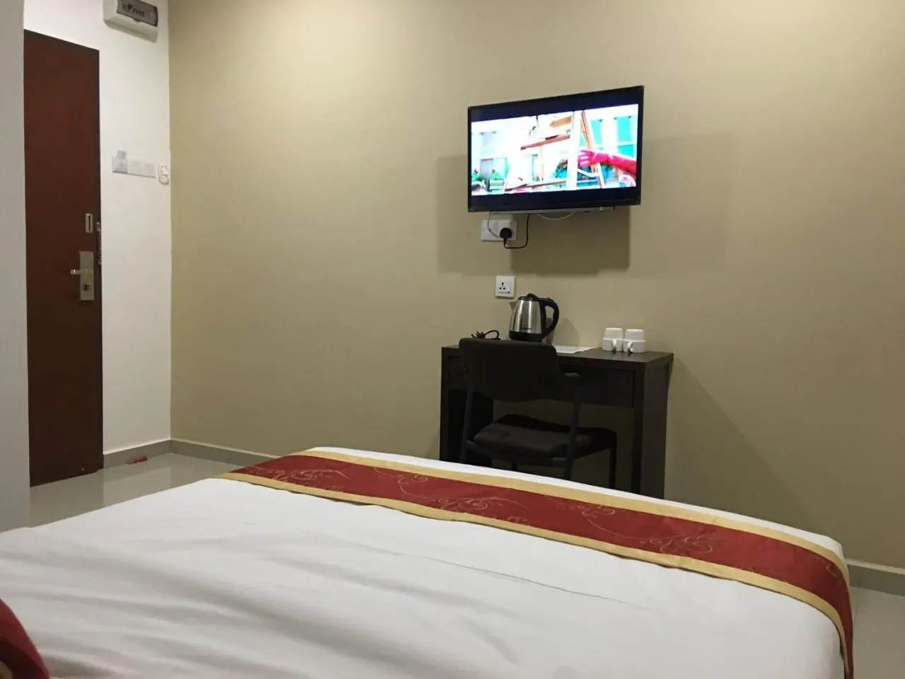 Deluxe Queen Room in Global Inn Hotel