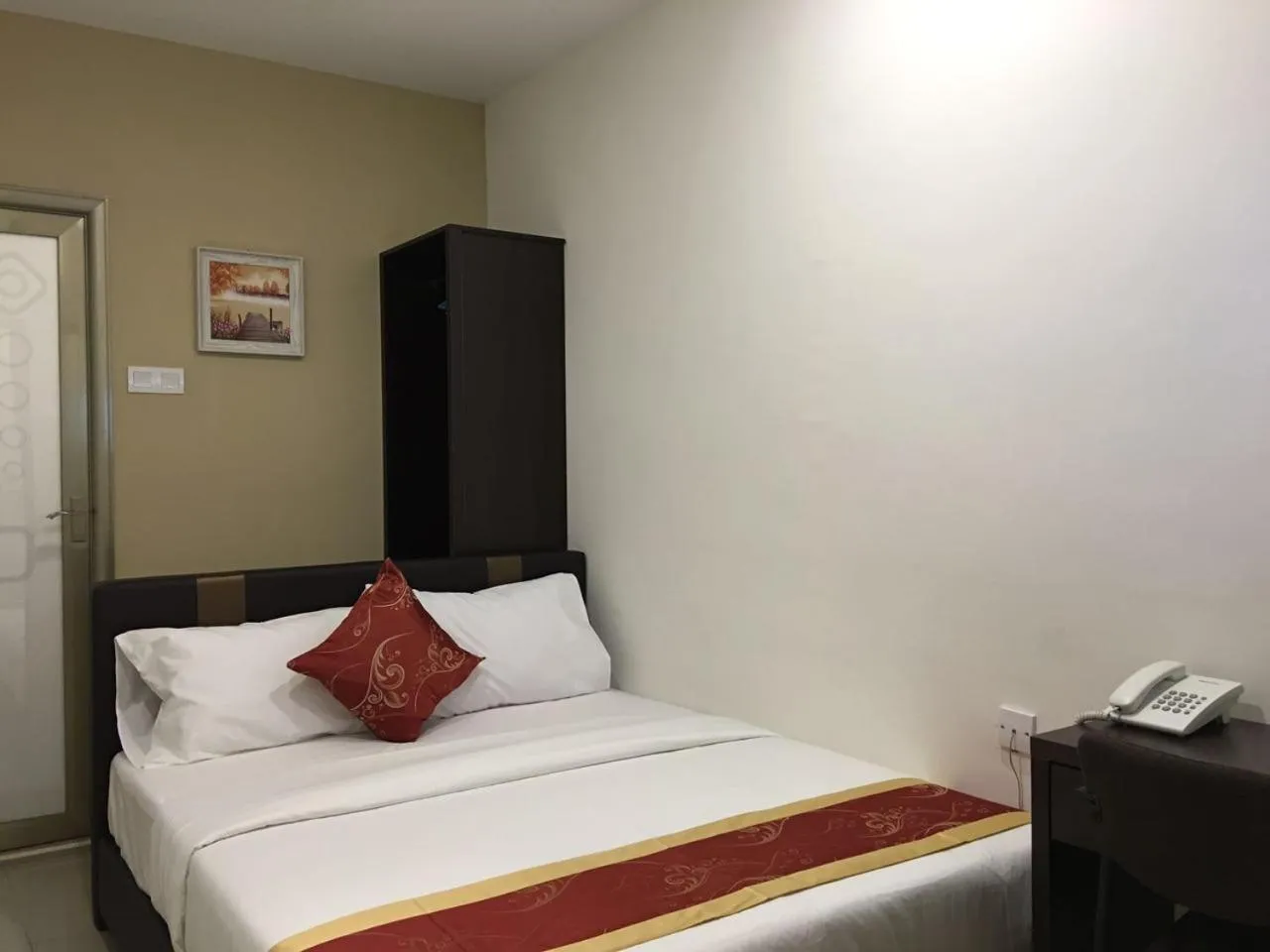 Standard Queen Room in Global Inn Hotel