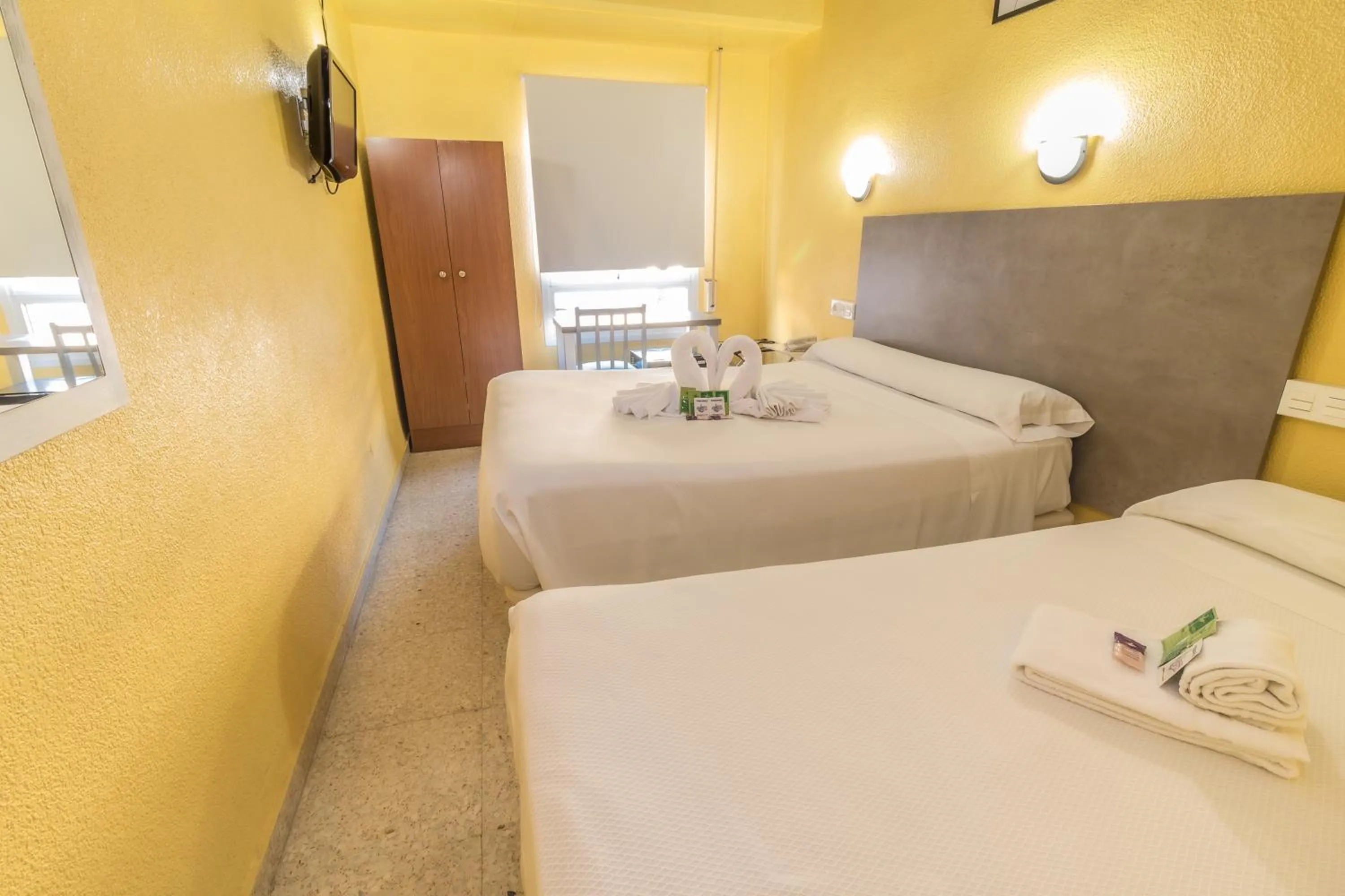 Classic Triple Room in Hotel Universal Murcia