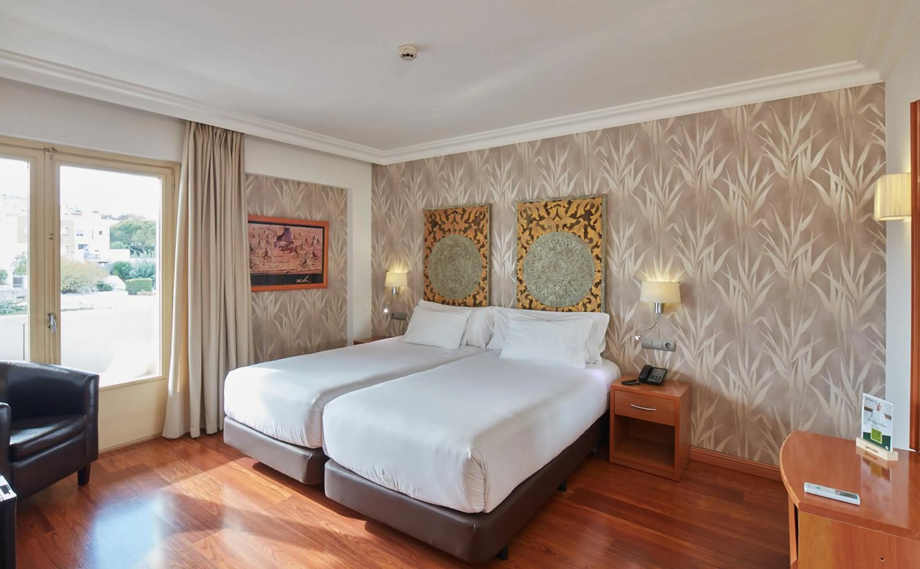 Twin Room with Balcony in Sercotel Hotel President