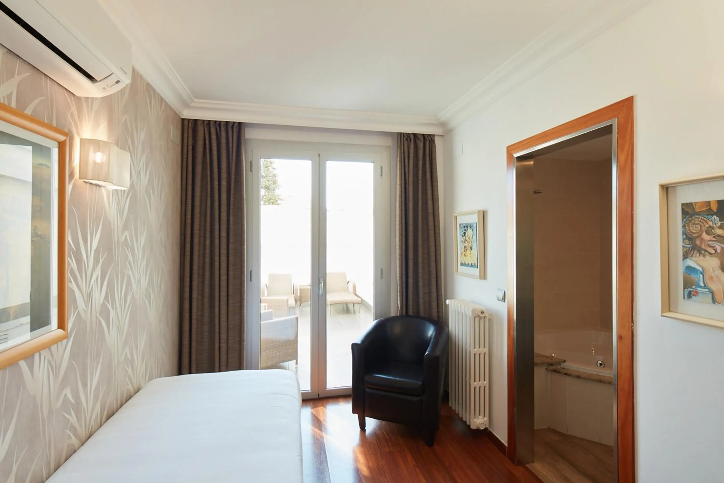 Triple Room with Terrace in Sercotel Hotel President