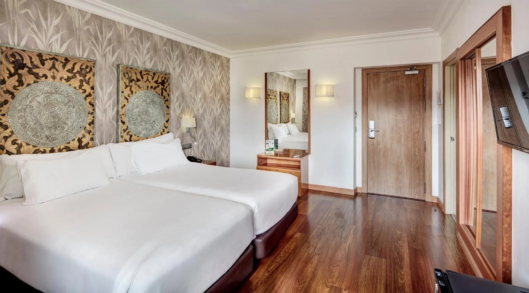 Twin Room in Sercotel Hotel President