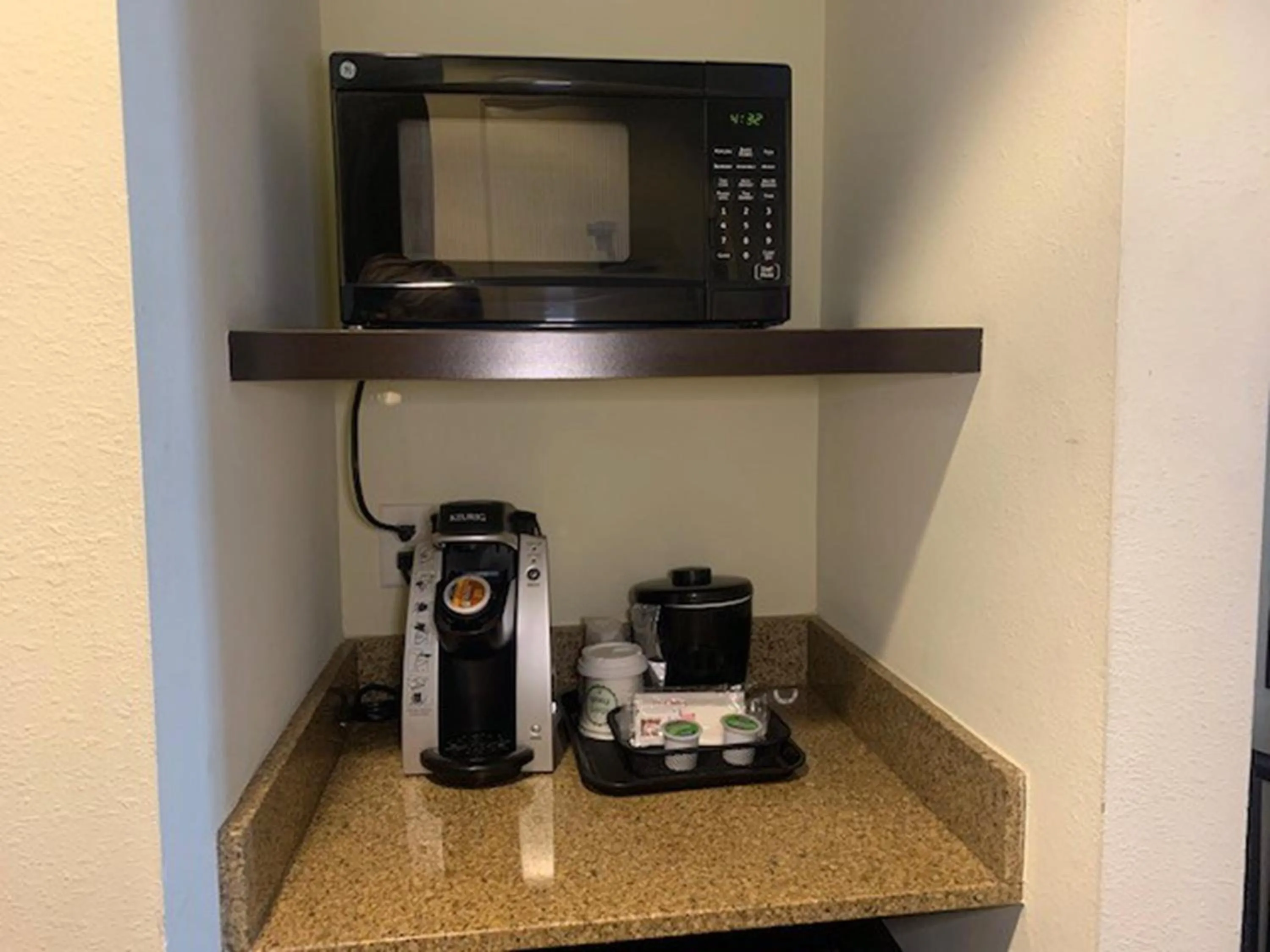 Standard King Room with Mobility Accessible Tub in Holiday Inn Saint Louis-Fairview Heights by IHG