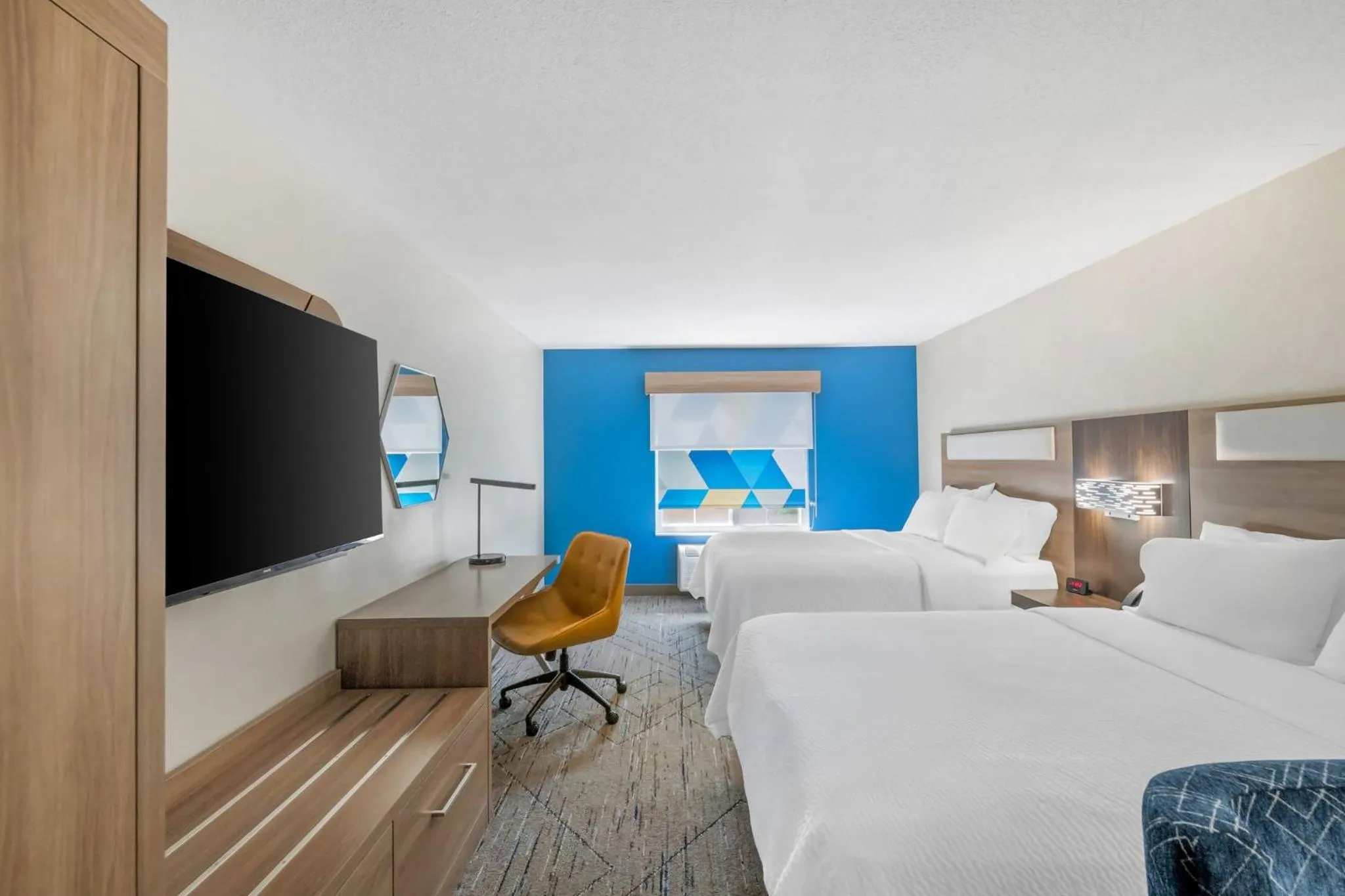 Queen Suite with Two Queen Beds in Holiday Inn Express Hotel & Suites Council Bluffs - Convention Center Area by IHG