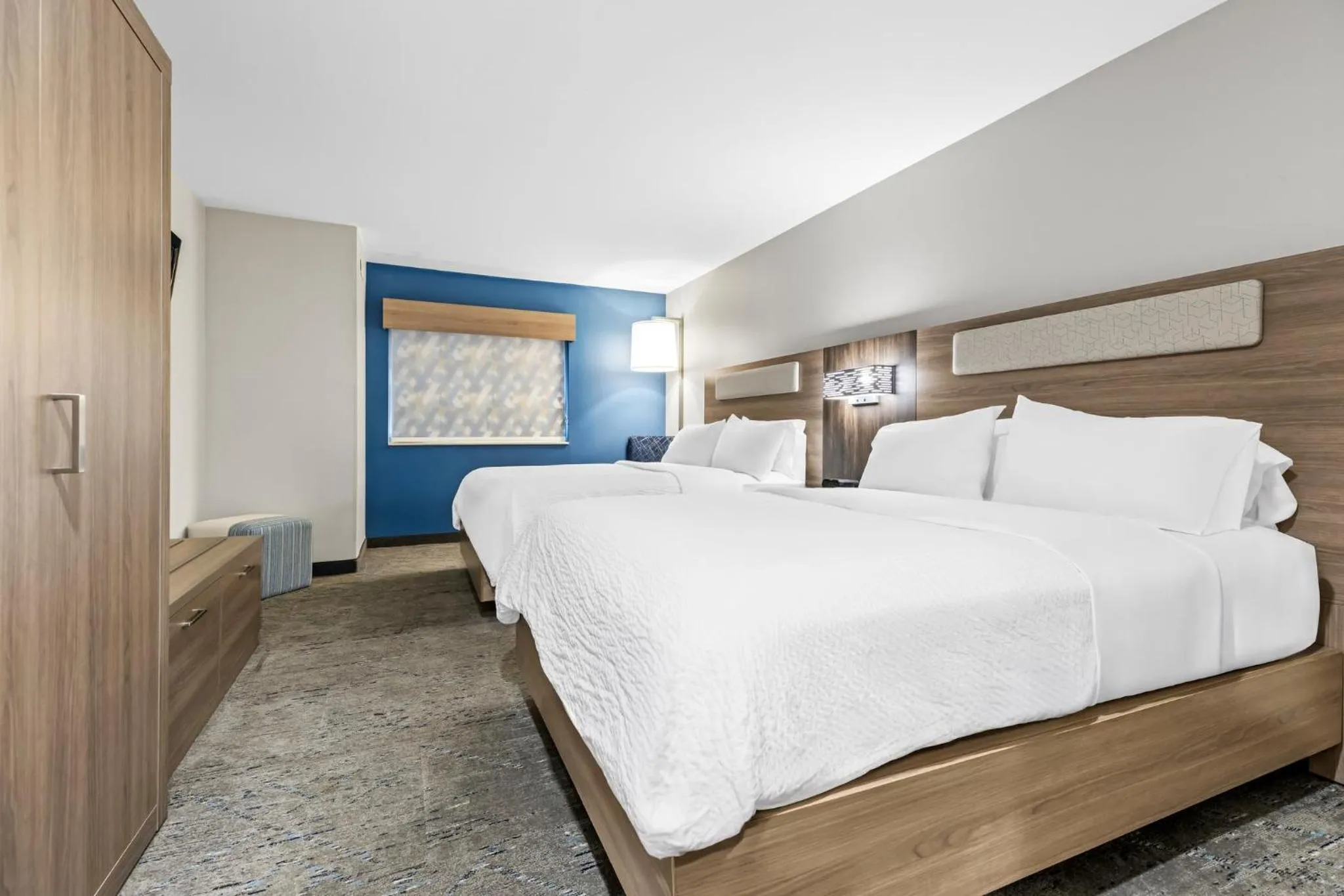 Queen Suite with Two Queen Beds in Holiday Inn Express Florence Northeast by IHG