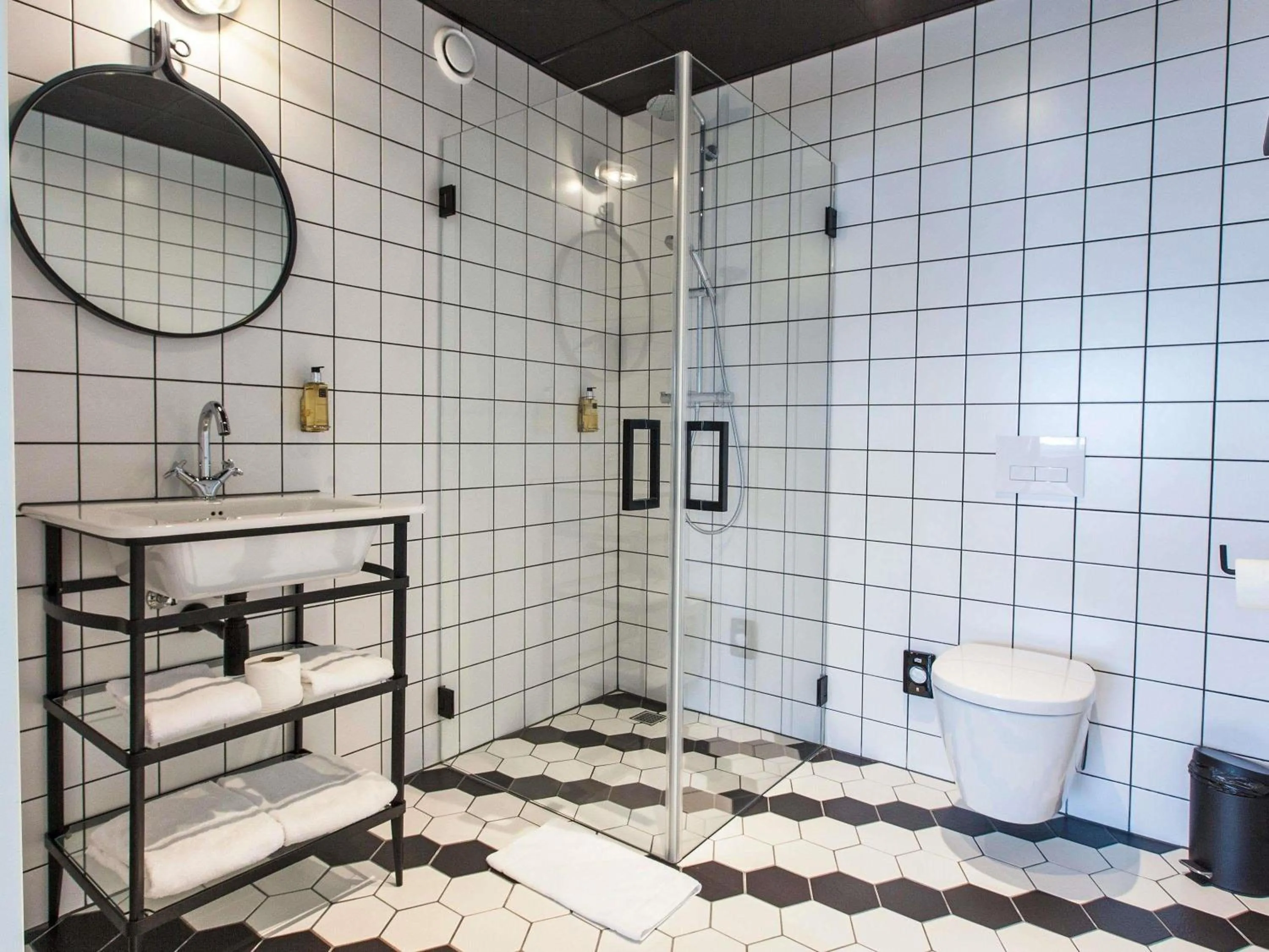 Superior Twin Room with Sofa Bed in ibis Styles Amsterdam Airport