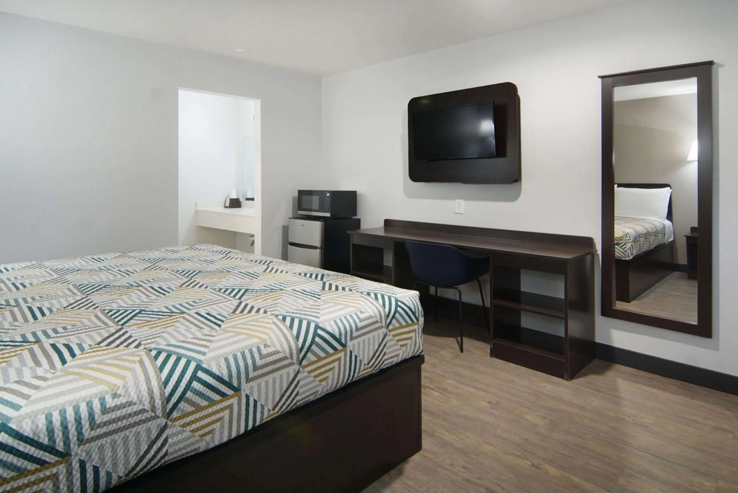 King Room - Non-Smoking in Motel 6-Lancaster, TX - DeSoto - Lancaster