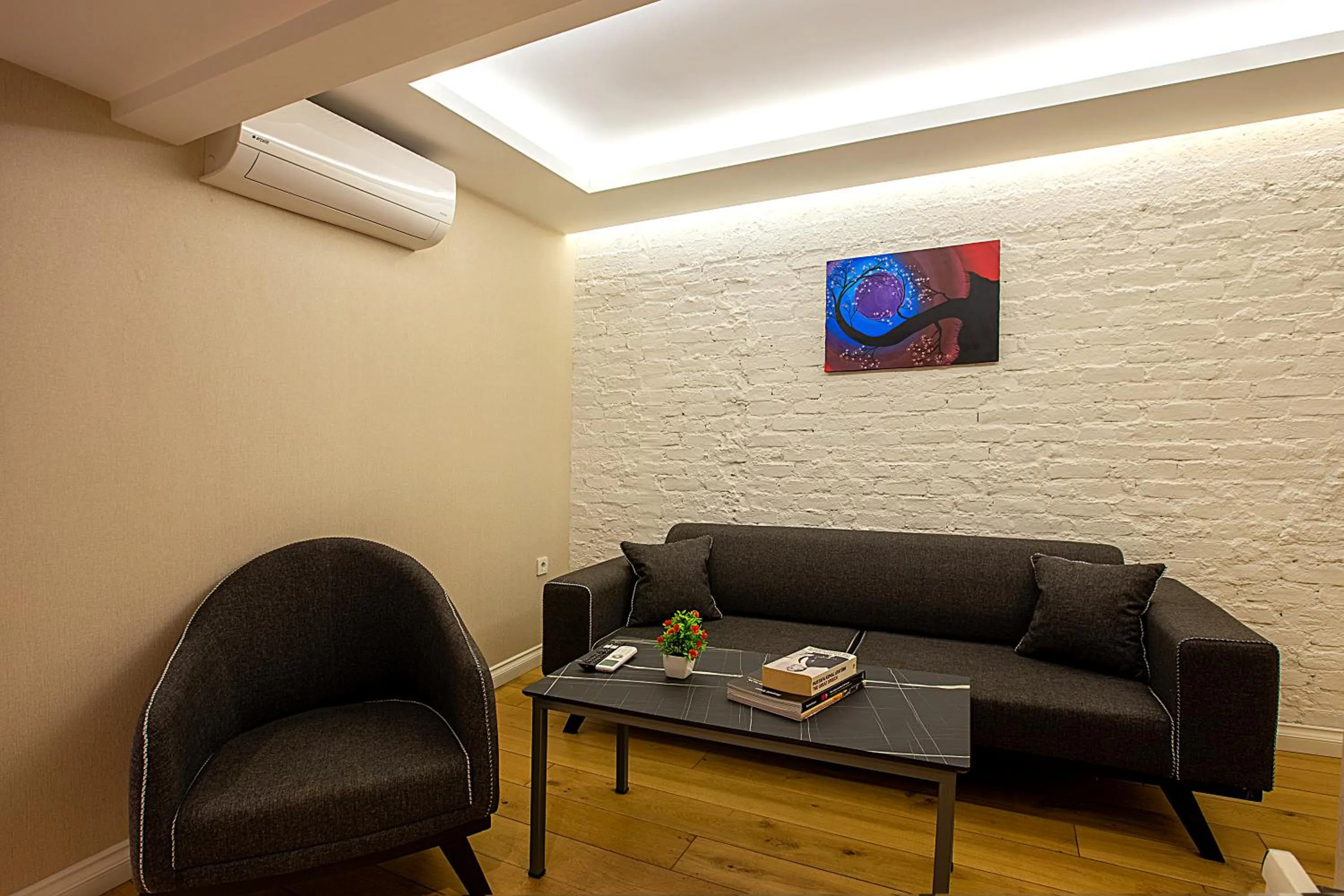 Deluxe Suite in Moss Suites Hotel