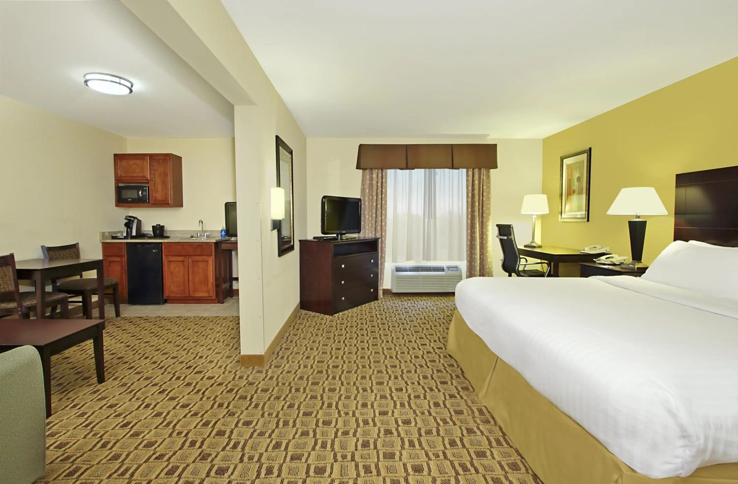 King Suite with Sofa Bed in Holiday Inn Express Boonville by IHG