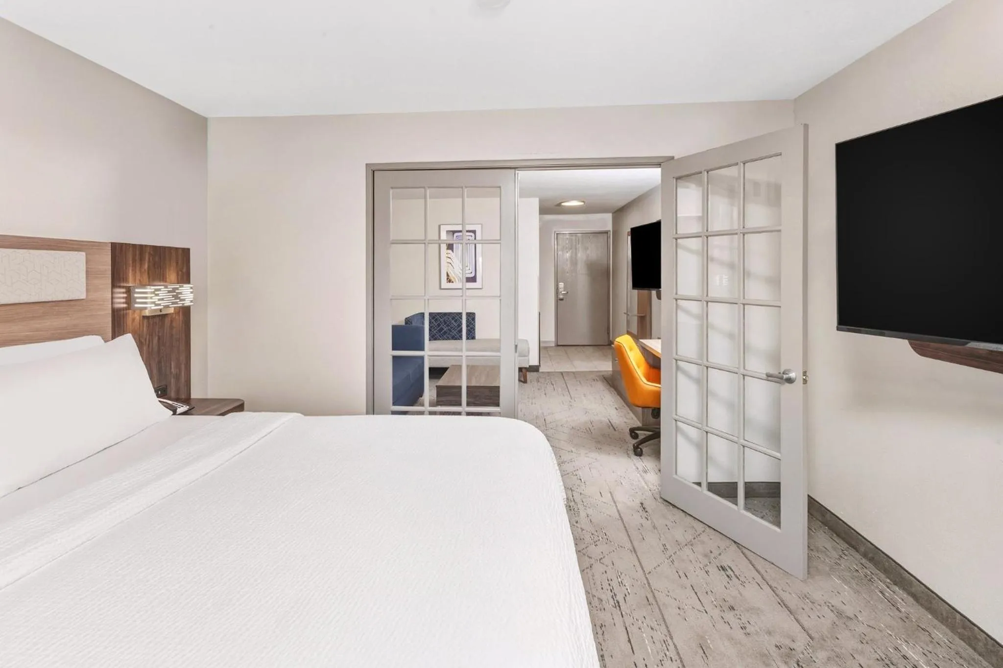 One-Bedroom Suite with Sofa Bed in Holiday Inn Express Hotel & Suites Bloomington-Normal University Area by IHG