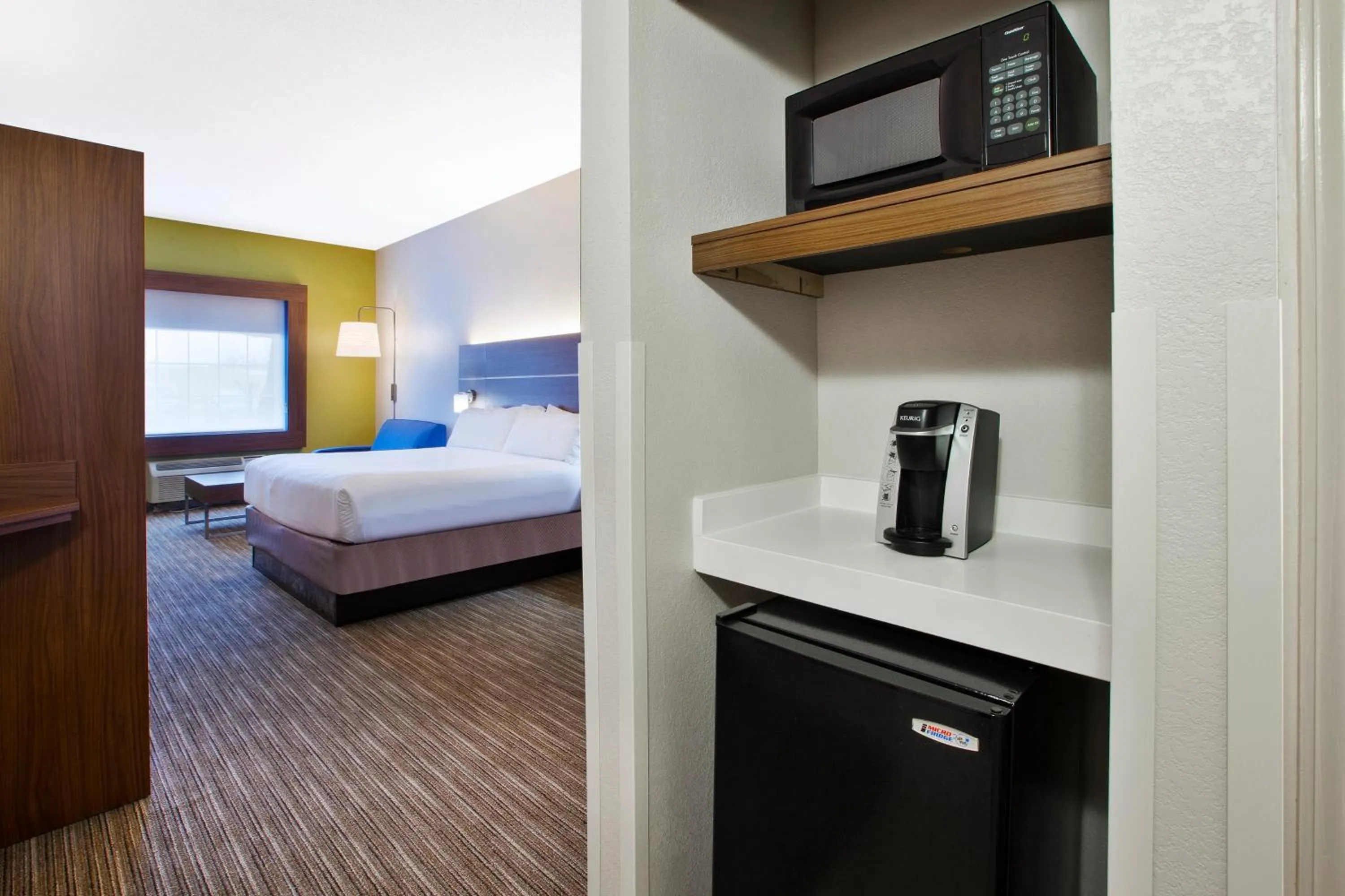 One-Bedroom King Suite in Holiday Inn Express Hotel & Suites Alcoa Knoxville Airport by IHG