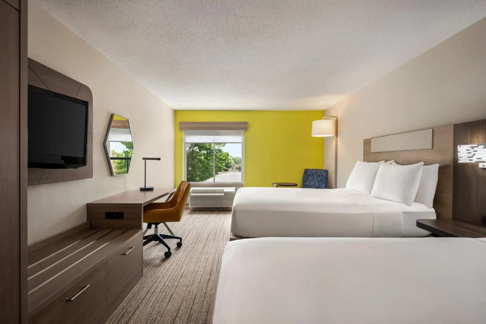 Standard Queen Room with Two Queen Beds in Holiday Inn Express Hotel & Suites Fredericksburg by IHG