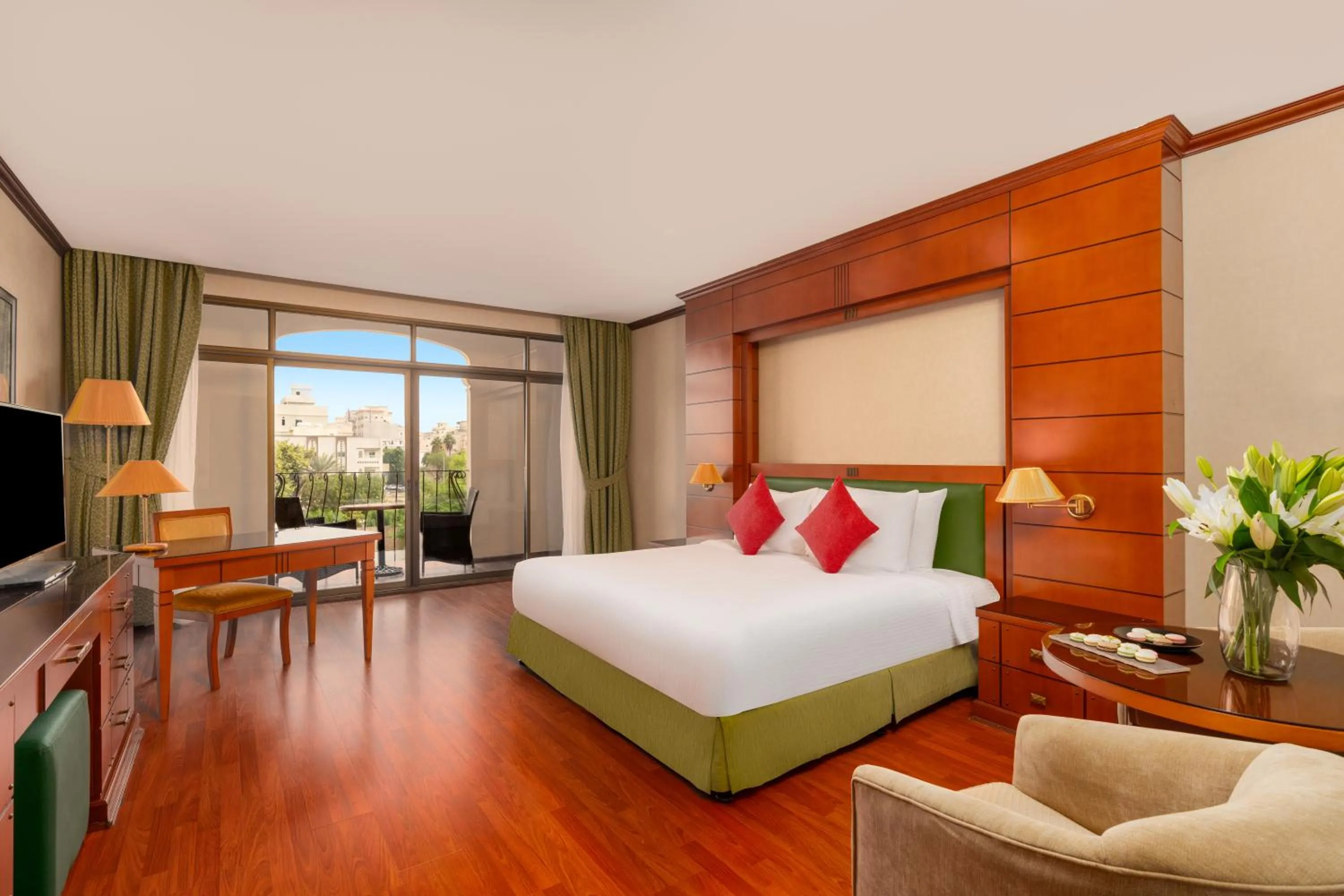 Deluxe King Room with Pool View in MOVE INN Jeddah Hotel