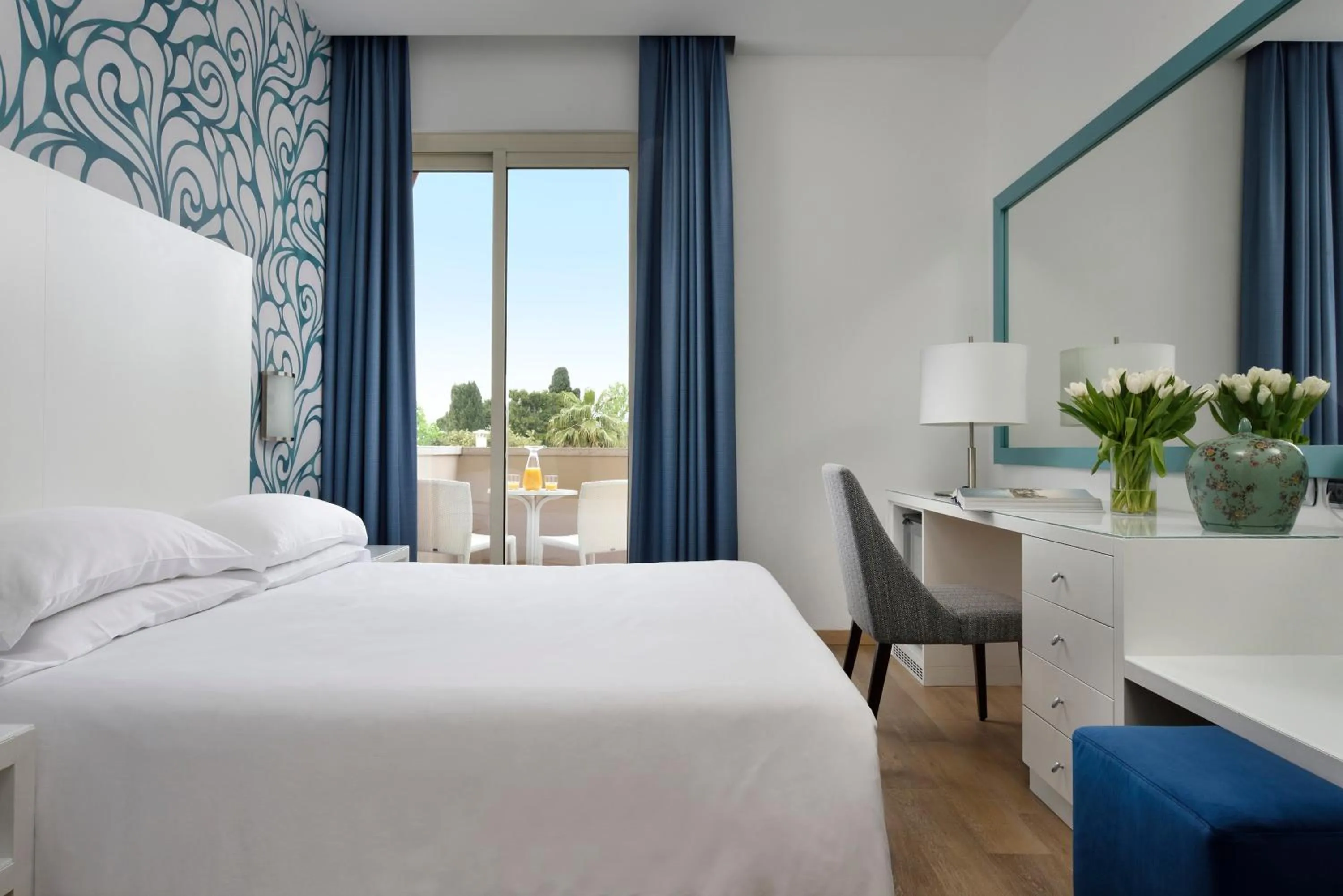 Standard Double Room with Partial Lake View and Spa access in Hotel Continental Wellness & Spa