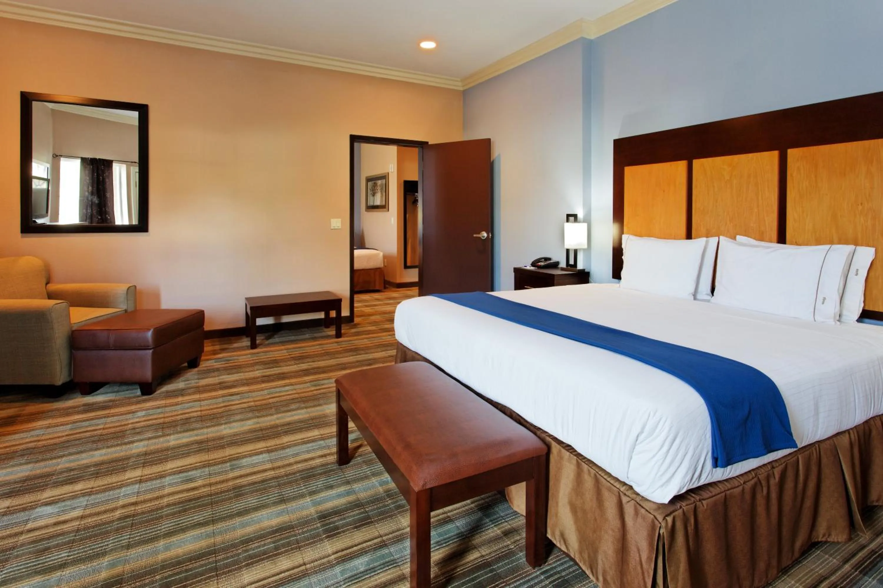 Two-Bedroom Suite with Balcony in Holiday Inn Express Benicia by IHG