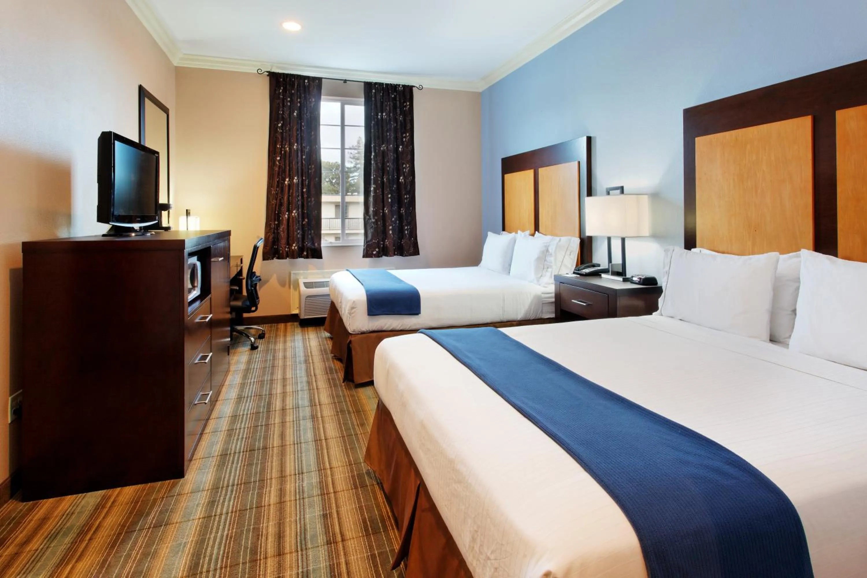 Standard Queen Room with Two Queen Beds and Mobility Accessible Roll-In Shower in Holiday Inn Express Benicia by IHG