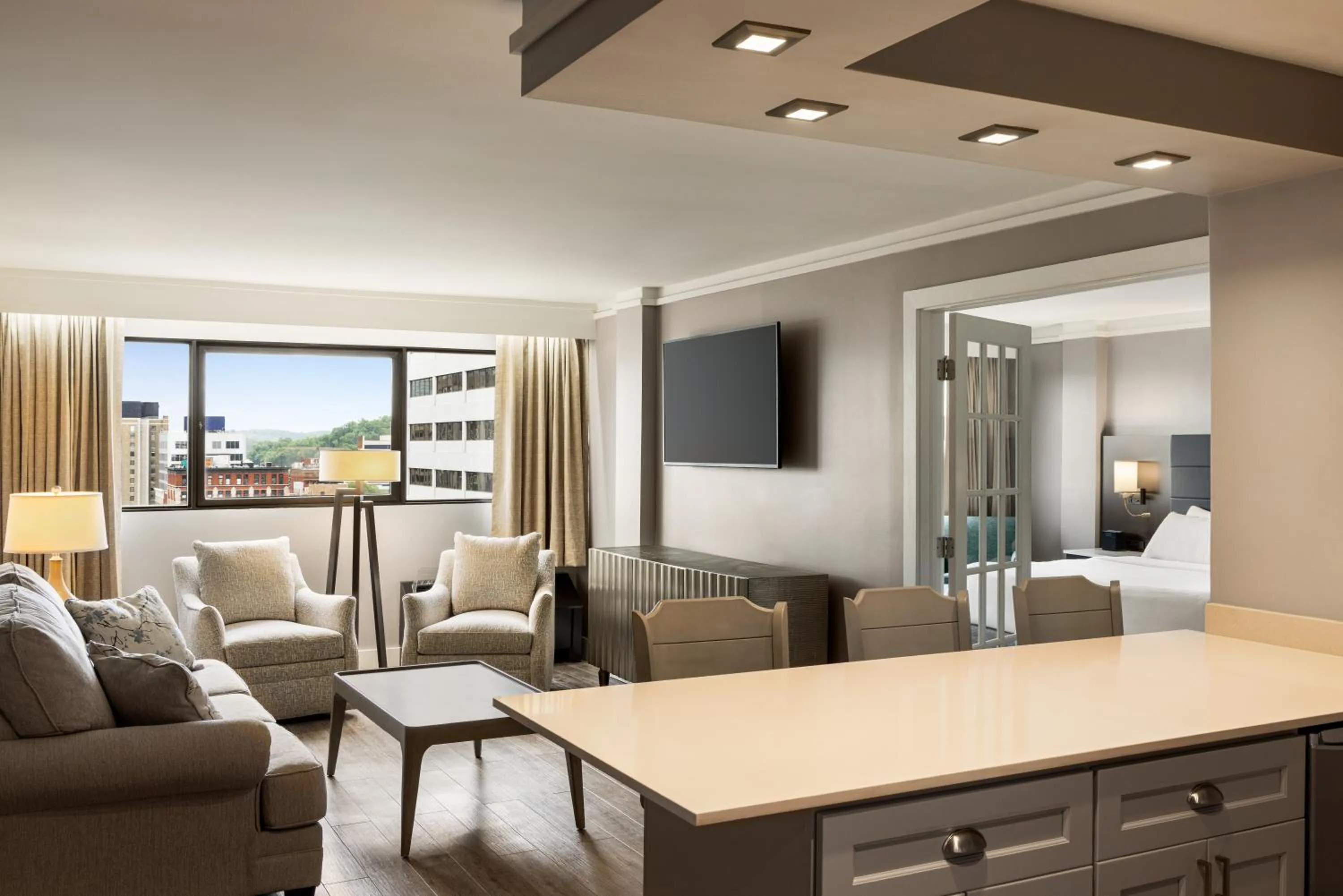 Junior King Suite in Crowne Plaza Knoxville Downtown University by IHG