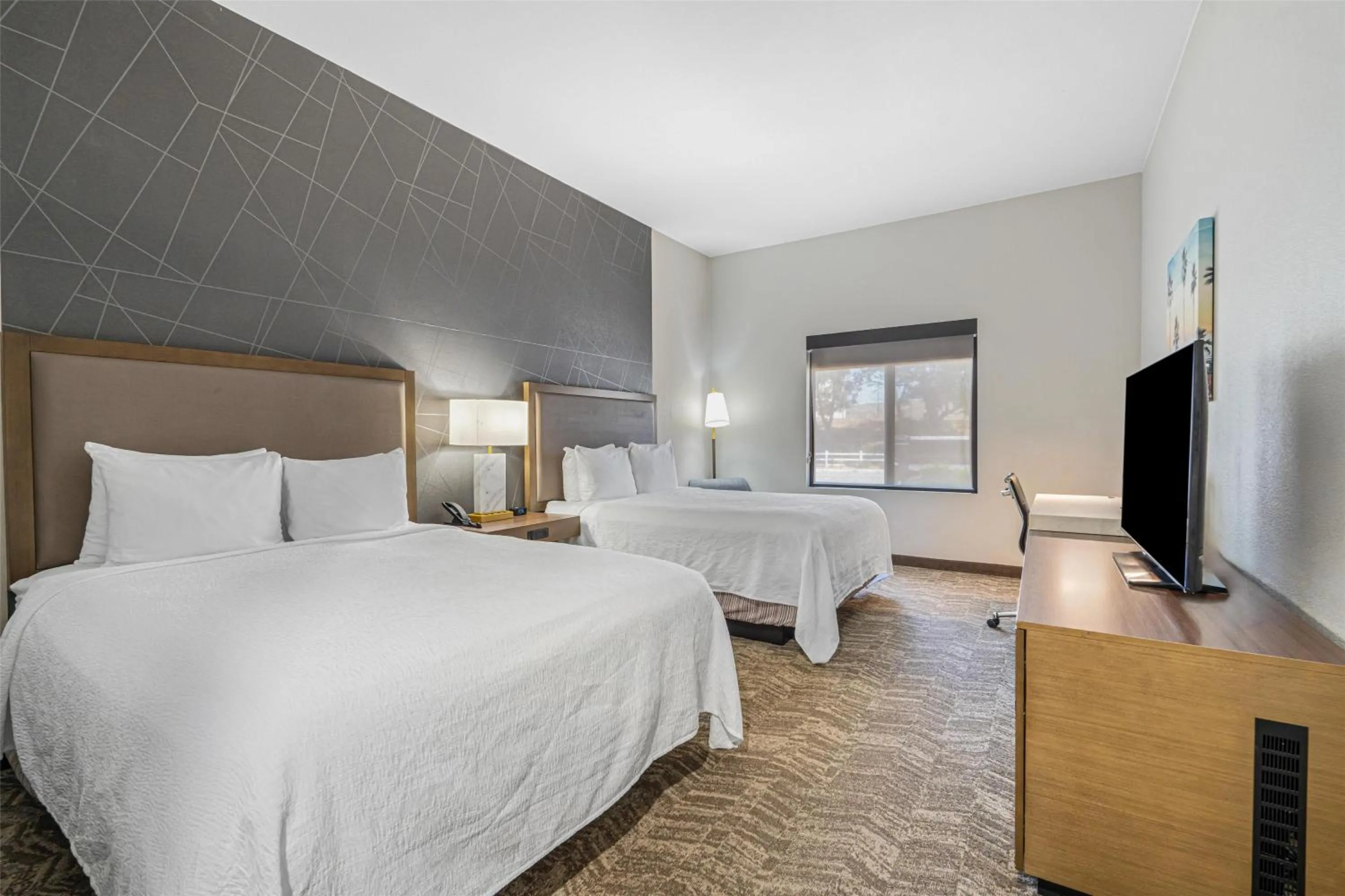 Queen Room with Two Queen Beds in Best Western Valencia/Six Flags Inn & Suites