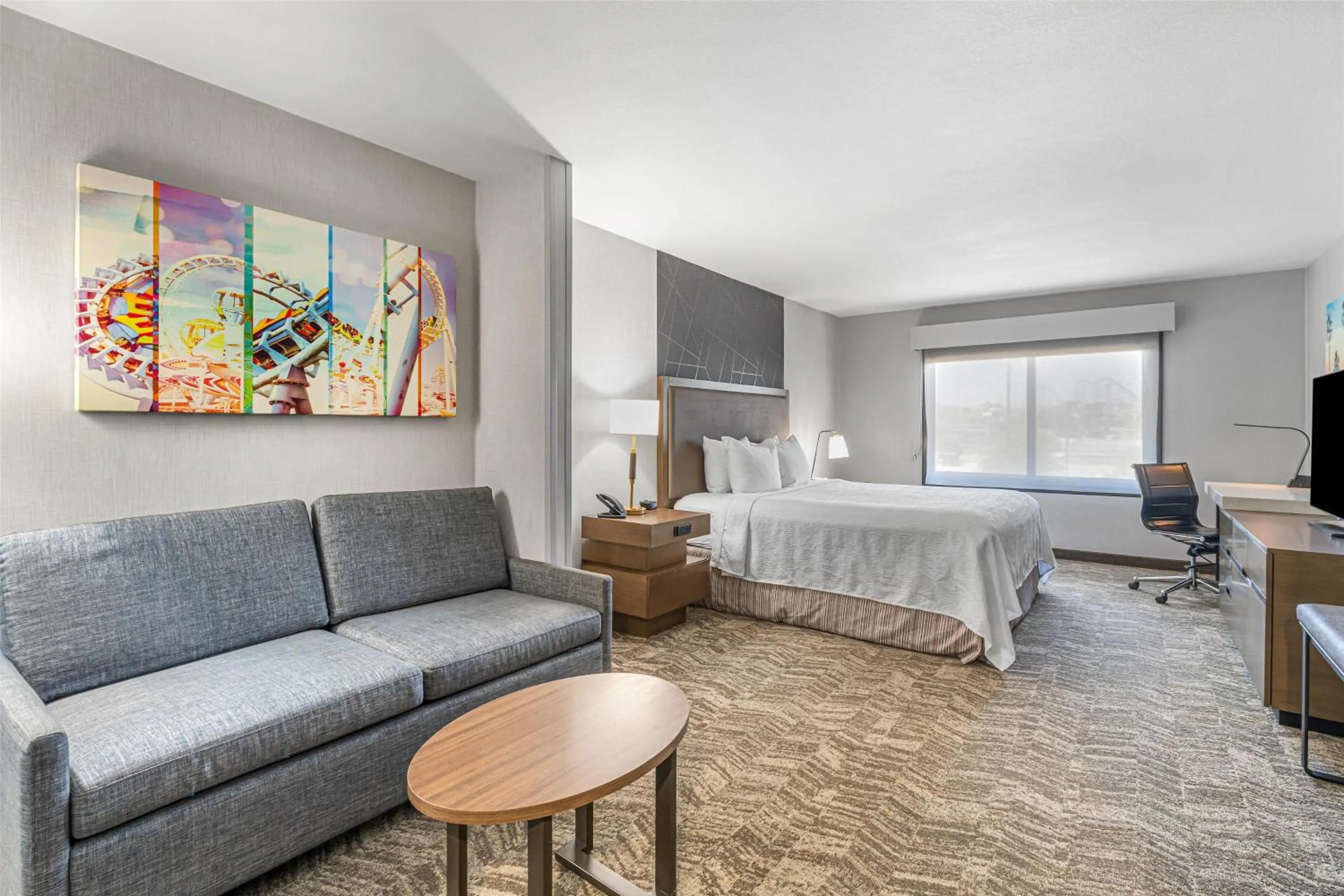 King Suite with Sofa Bed in Best Western Valencia/Six Flags Inn & Suites