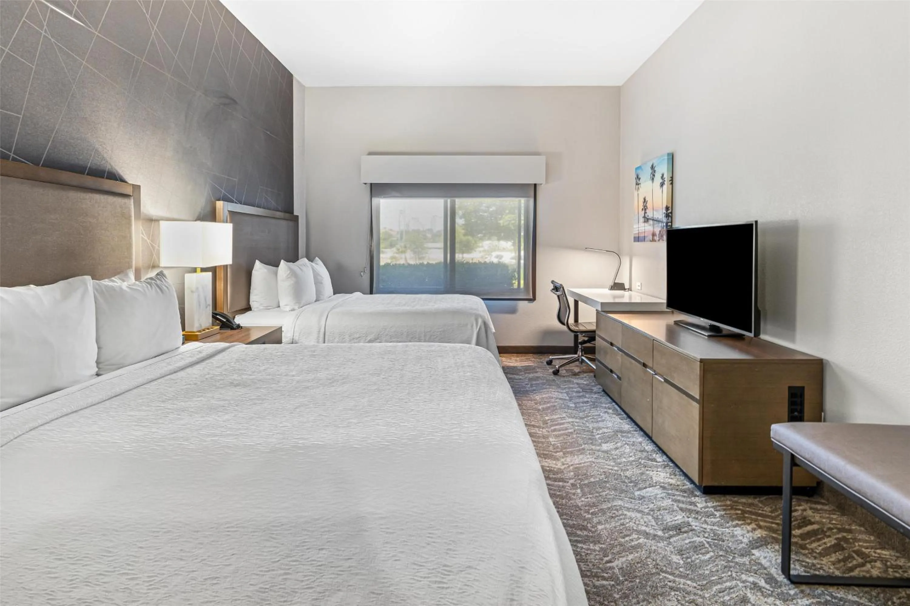 Queen Suite with Two Queen Beds with Sofa Bed in Best Western Valencia/Six Flags Inn & Suites