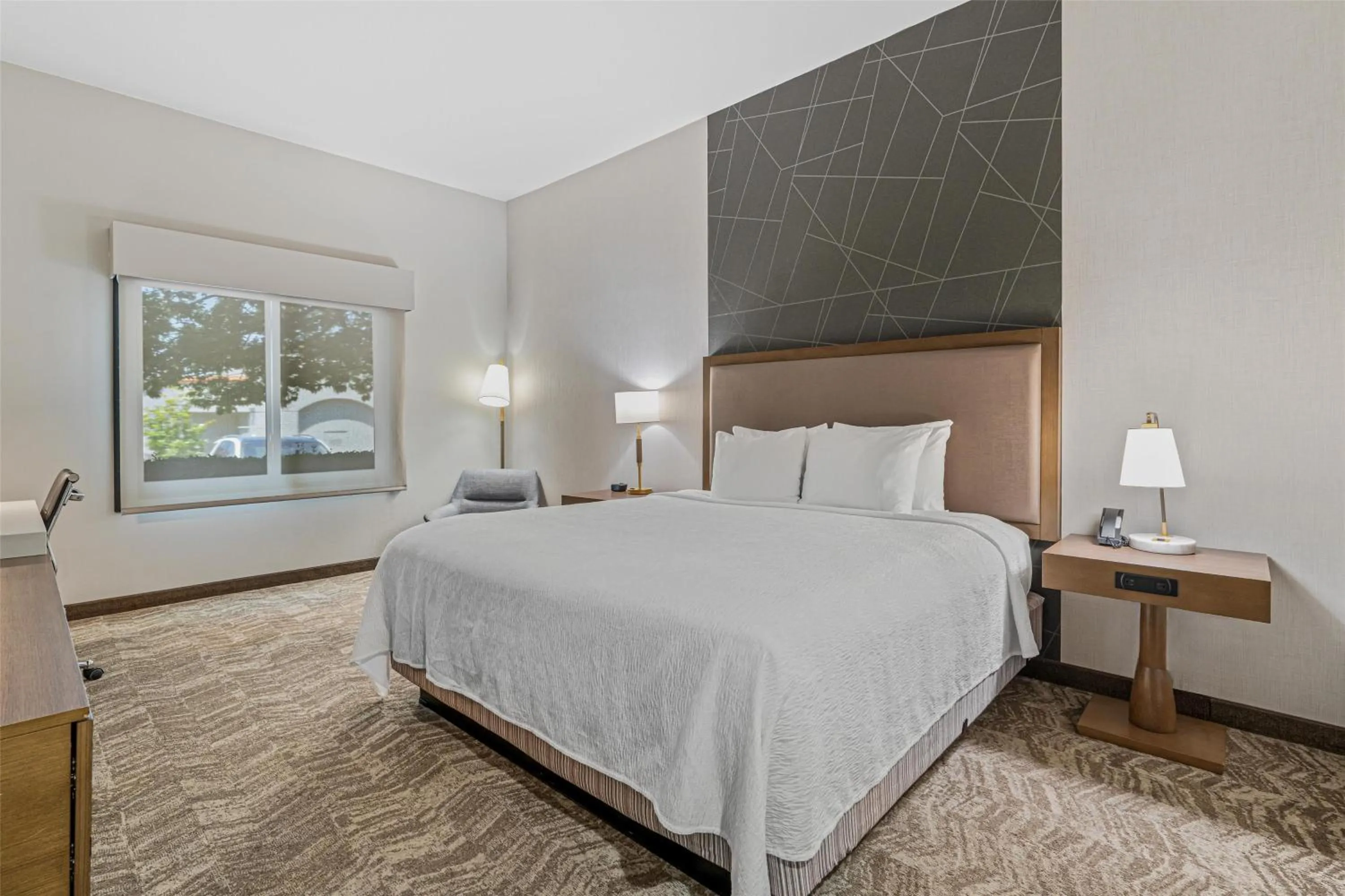 King Room - Disability Access in Best Western Valencia/Six Flags Inn & Suites