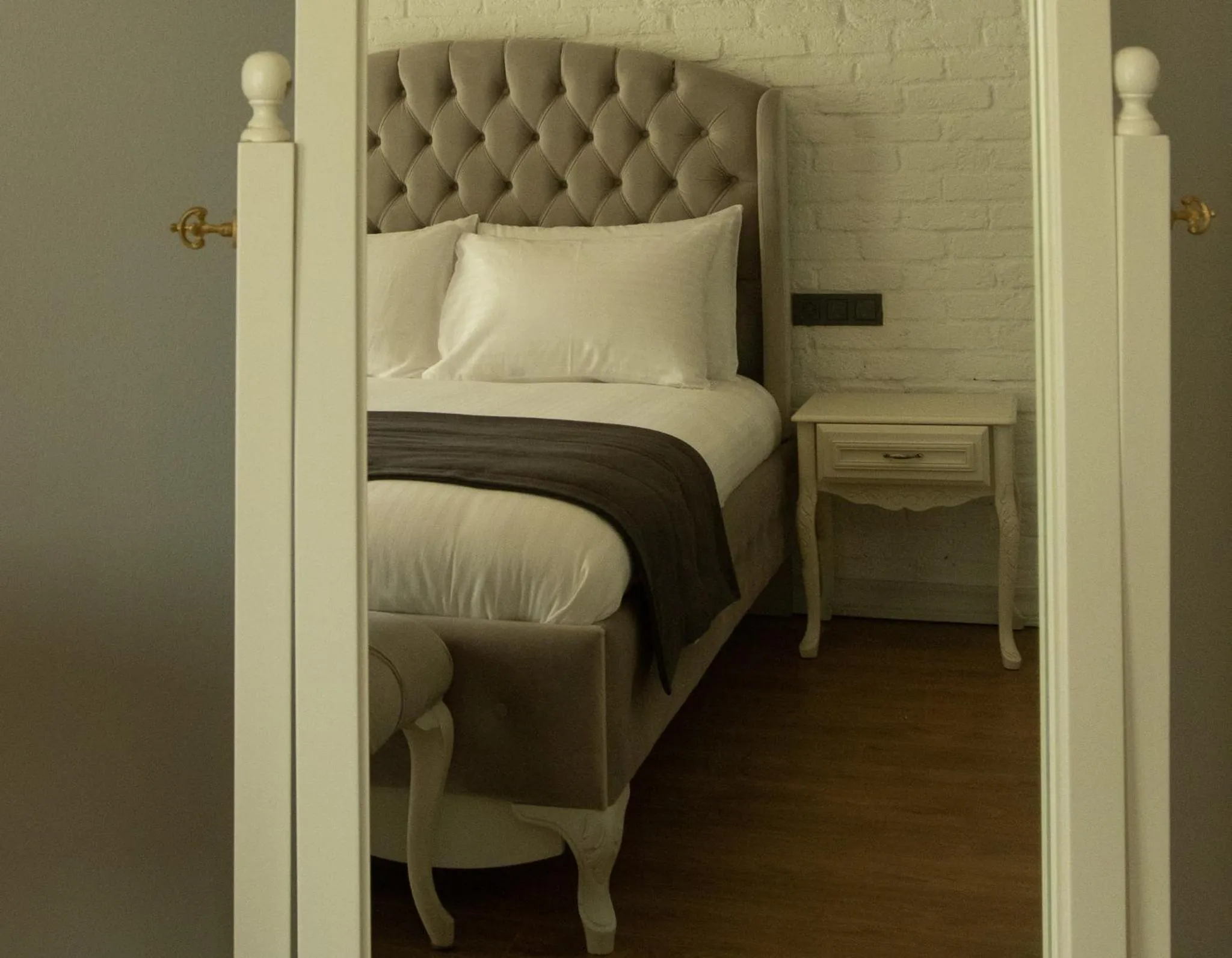 Superior Queen Room in Louis Rooms