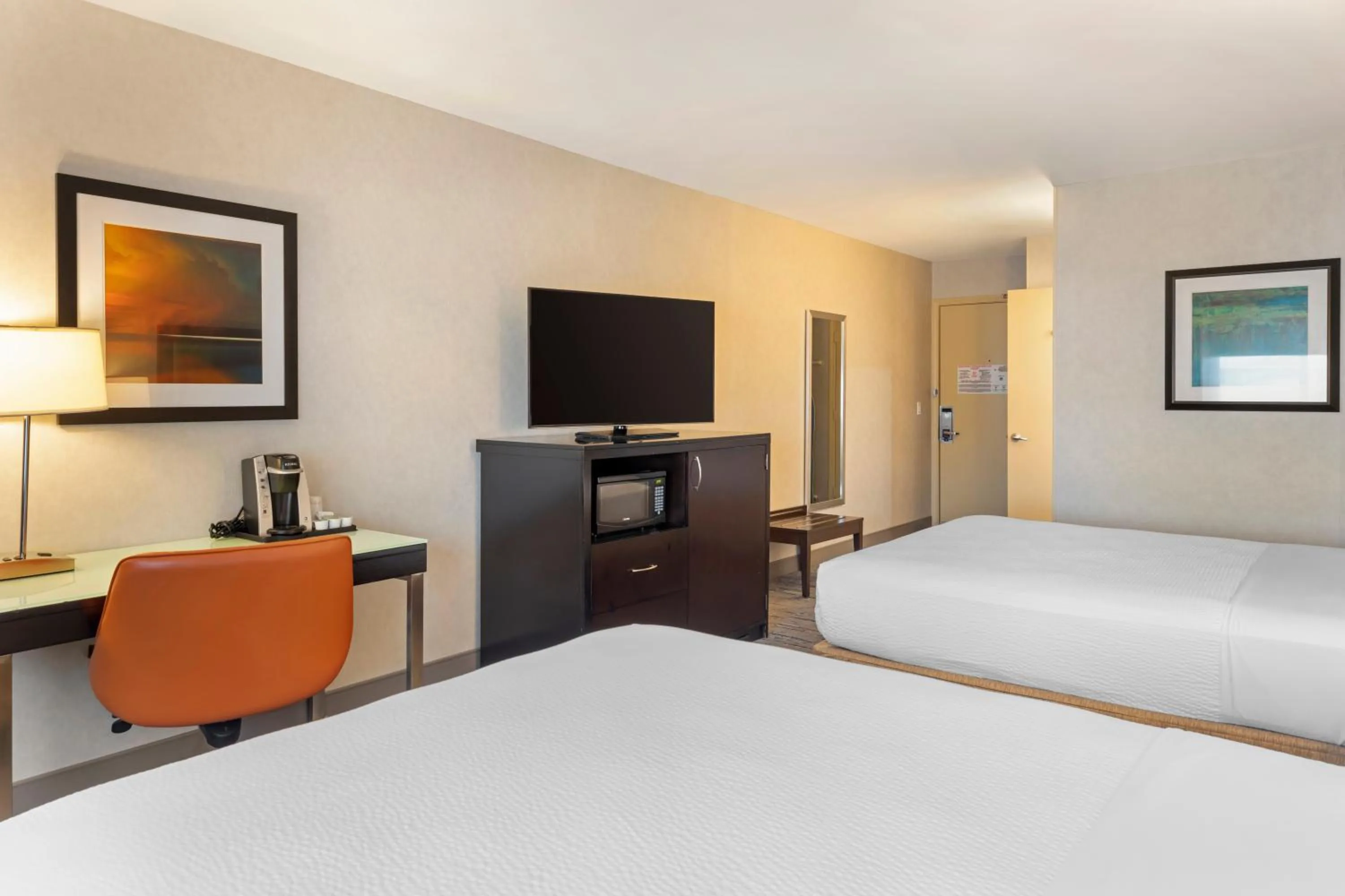 Standard Queen Room with Two Queen Beds and Mobility Accessible Tub in Holiday Inn Express San Bernardino Colton by IHG