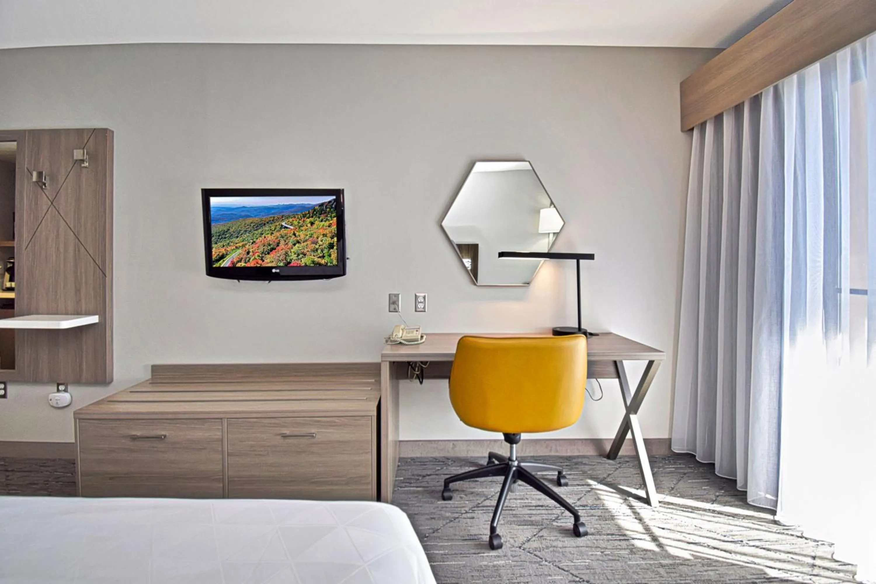 Standard Queen Room with Two Queen Beds and Balcony in Holiday Inn Express Boone by IHG