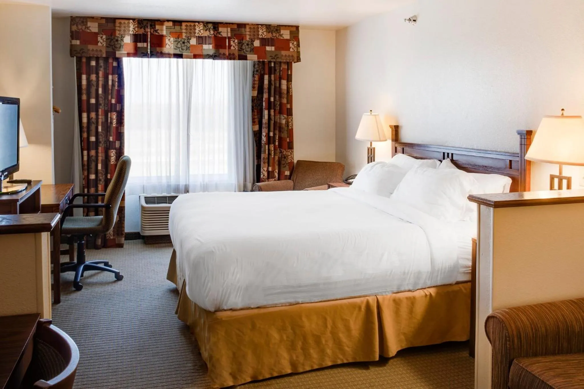 Queen Suite in Holiday Inn Express Hotel & Suites Oklahoma City-Bethany by IHG