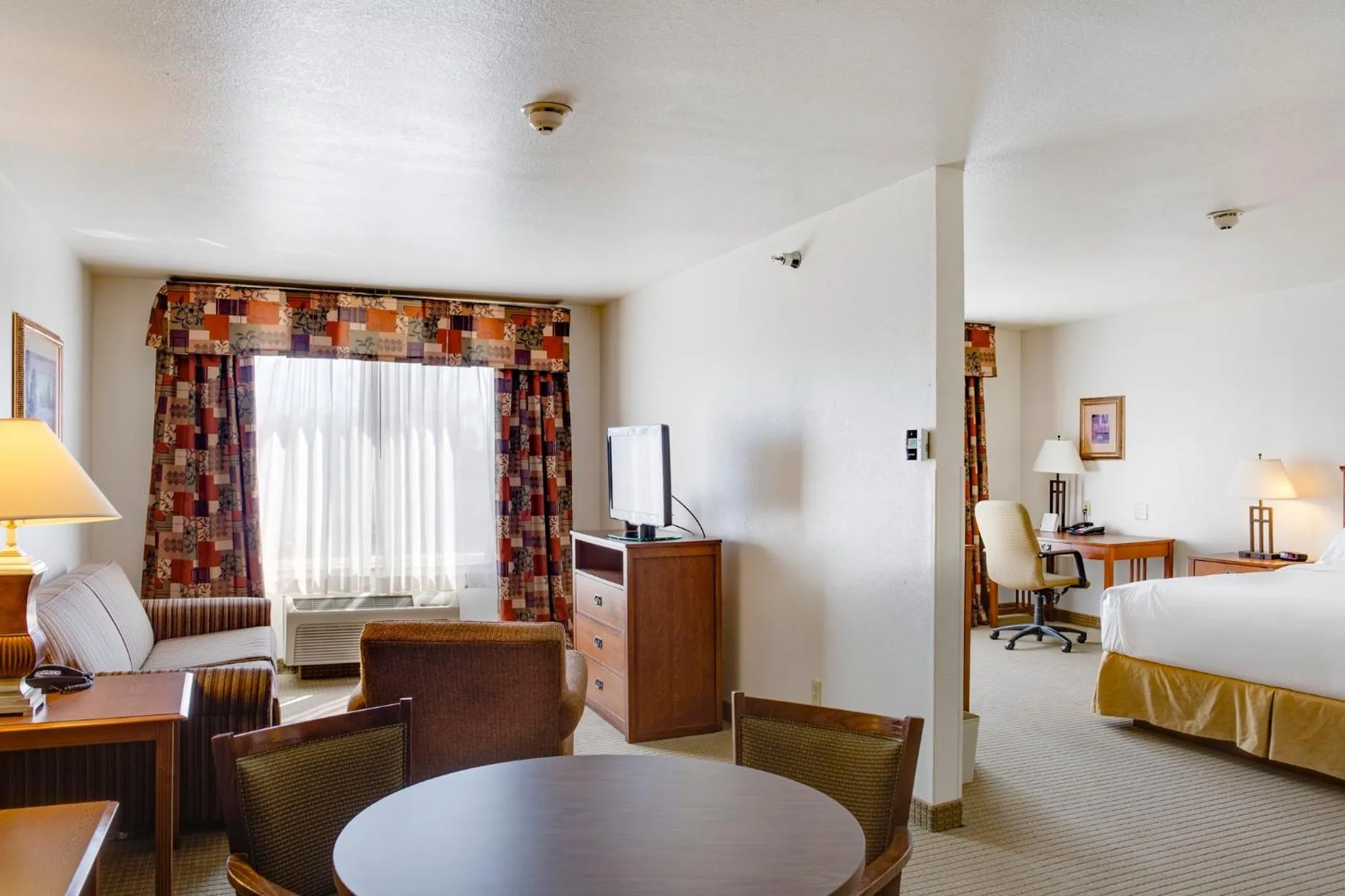One-Bedroom King Suite in Holiday Inn Express Hotel & Suites Oklahoma City-Bethany by IHG