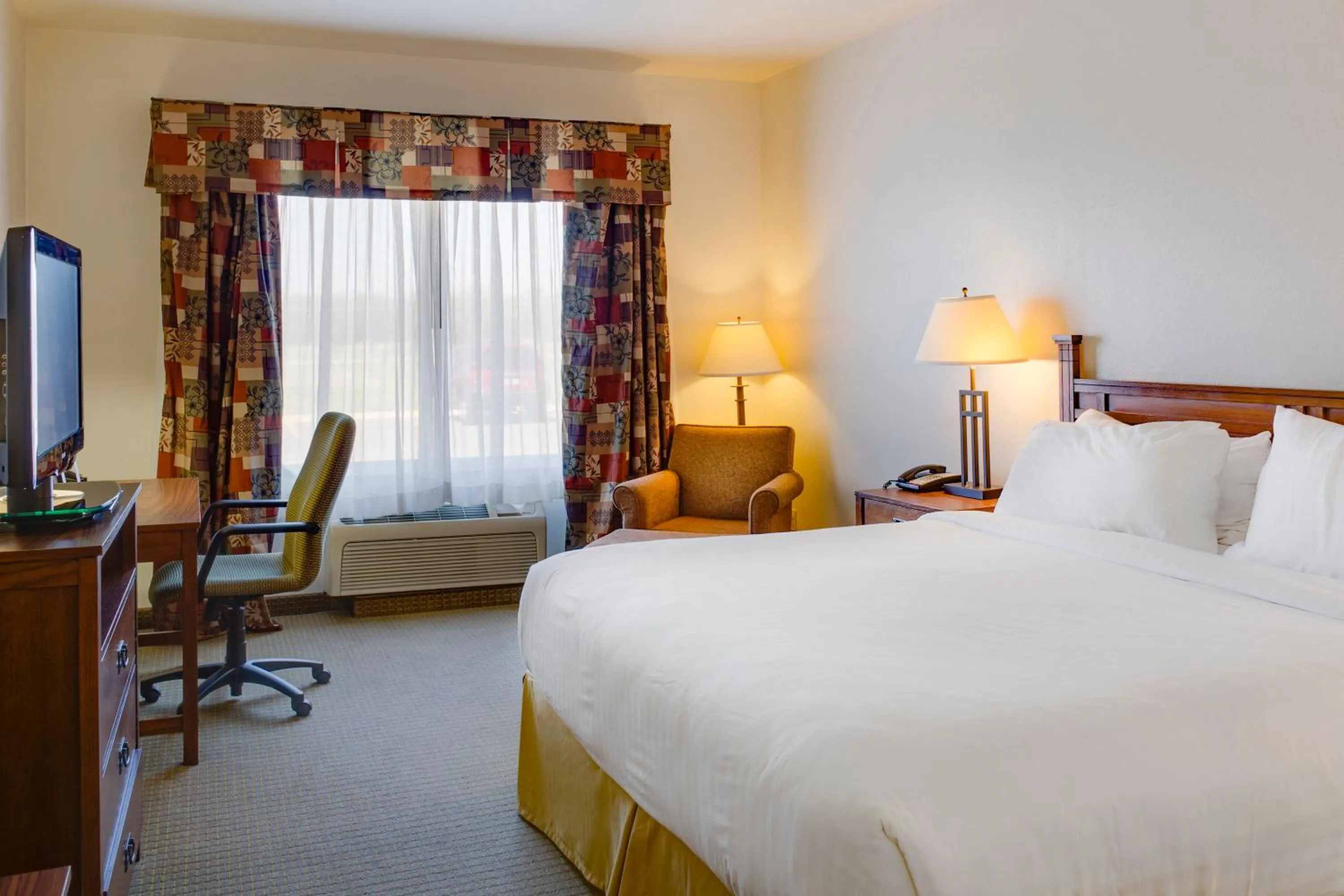 Standard Room in Holiday Inn Express Hotel & Suites Oklahoma City-Bethany by IHG