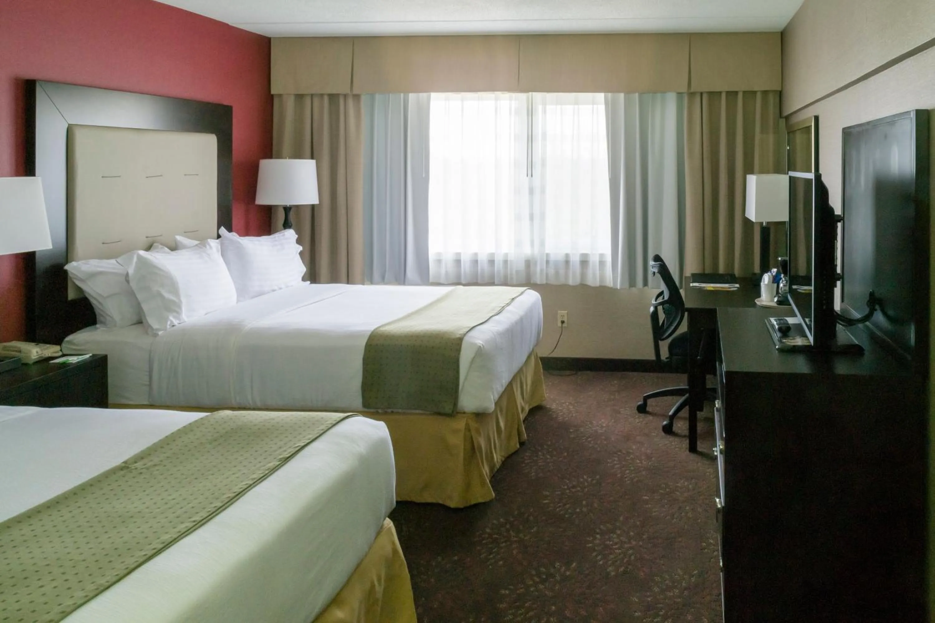 Standard Queen Room with Two Queen Beds in Holiday Inn Express Big Rapids by IHG