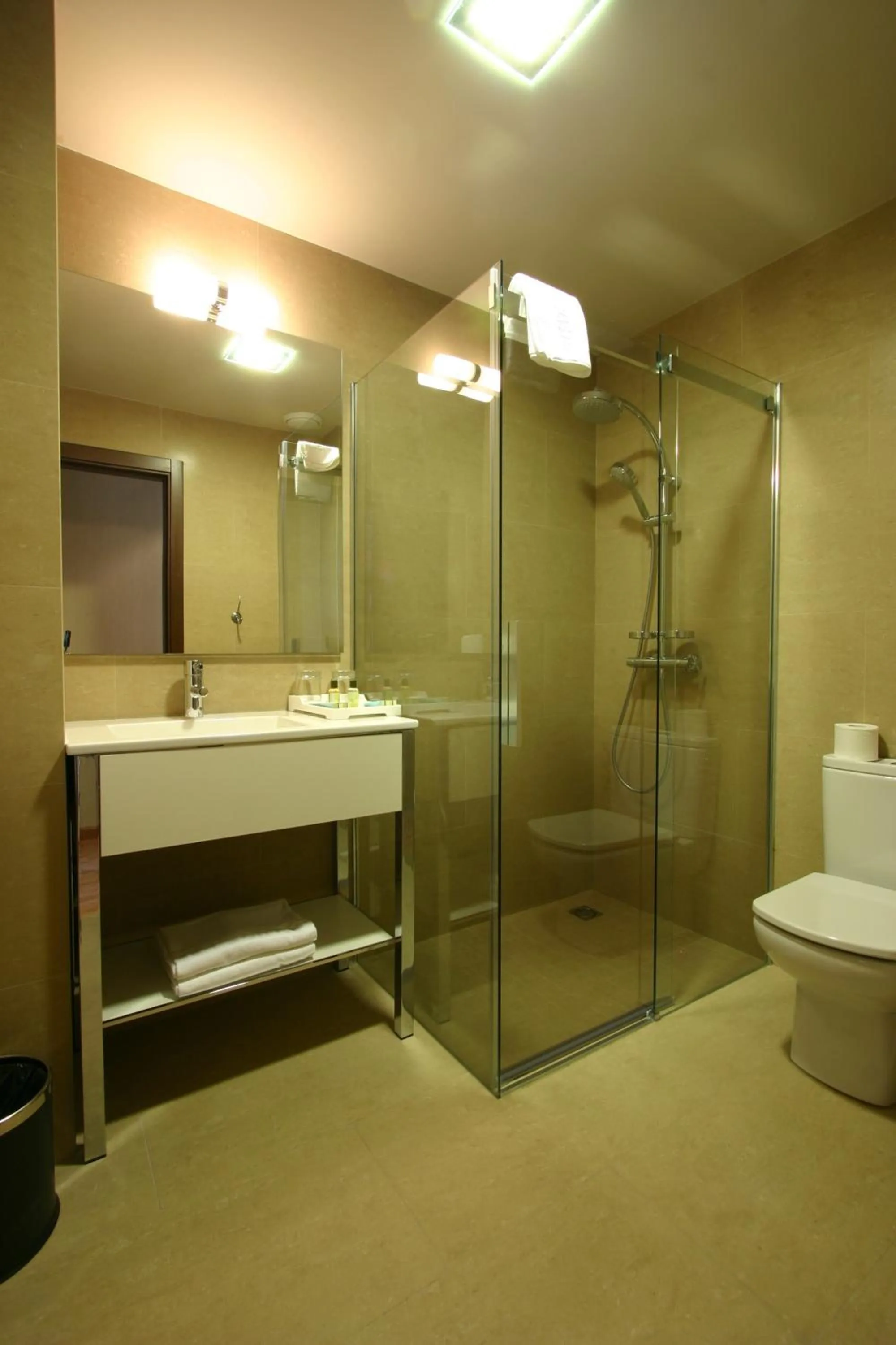 Double or Twin Room with Extra Bed in Dinastia