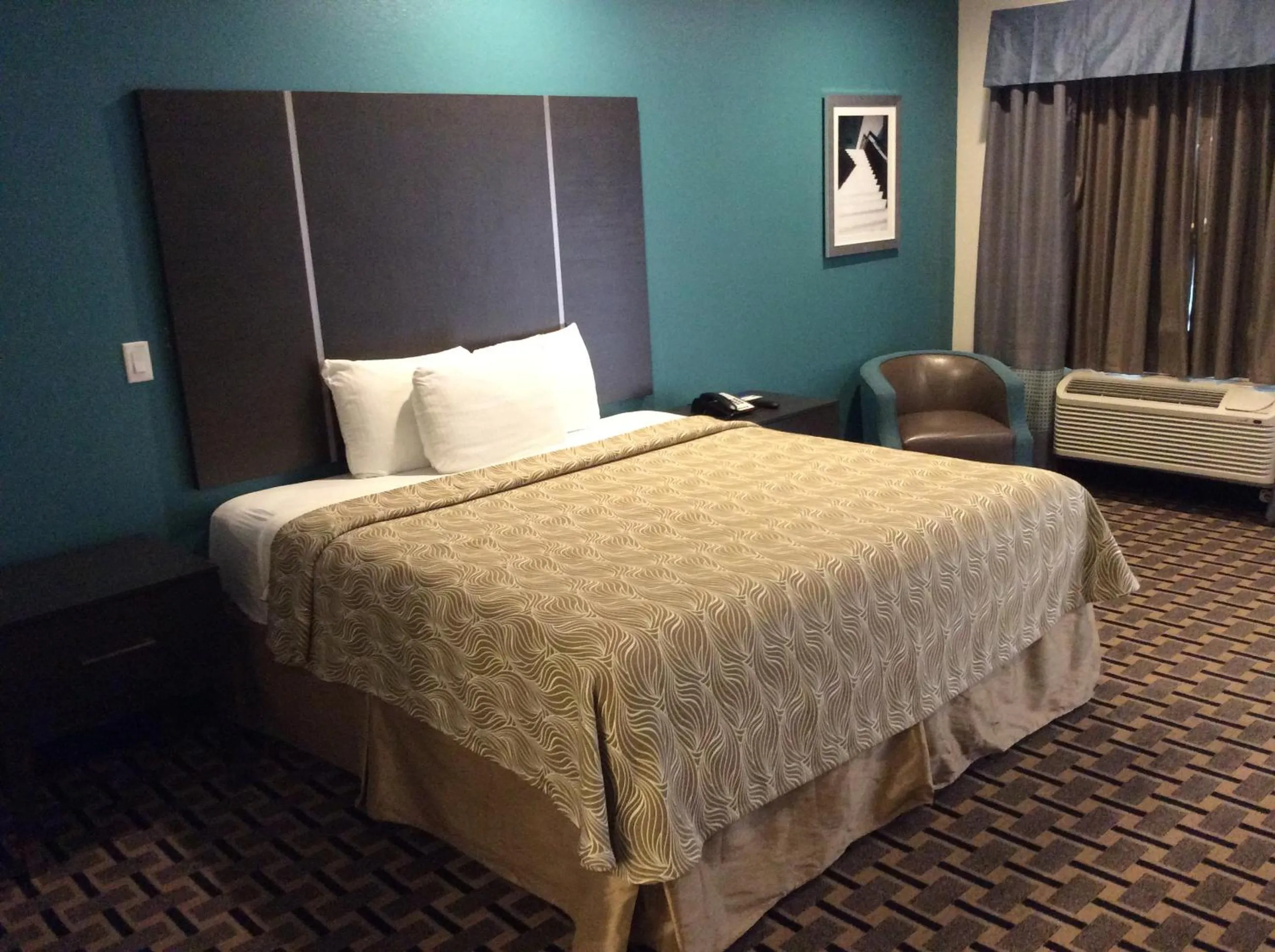 Standard King Room - Smoking in Regency Inn & Suites- NW Houston