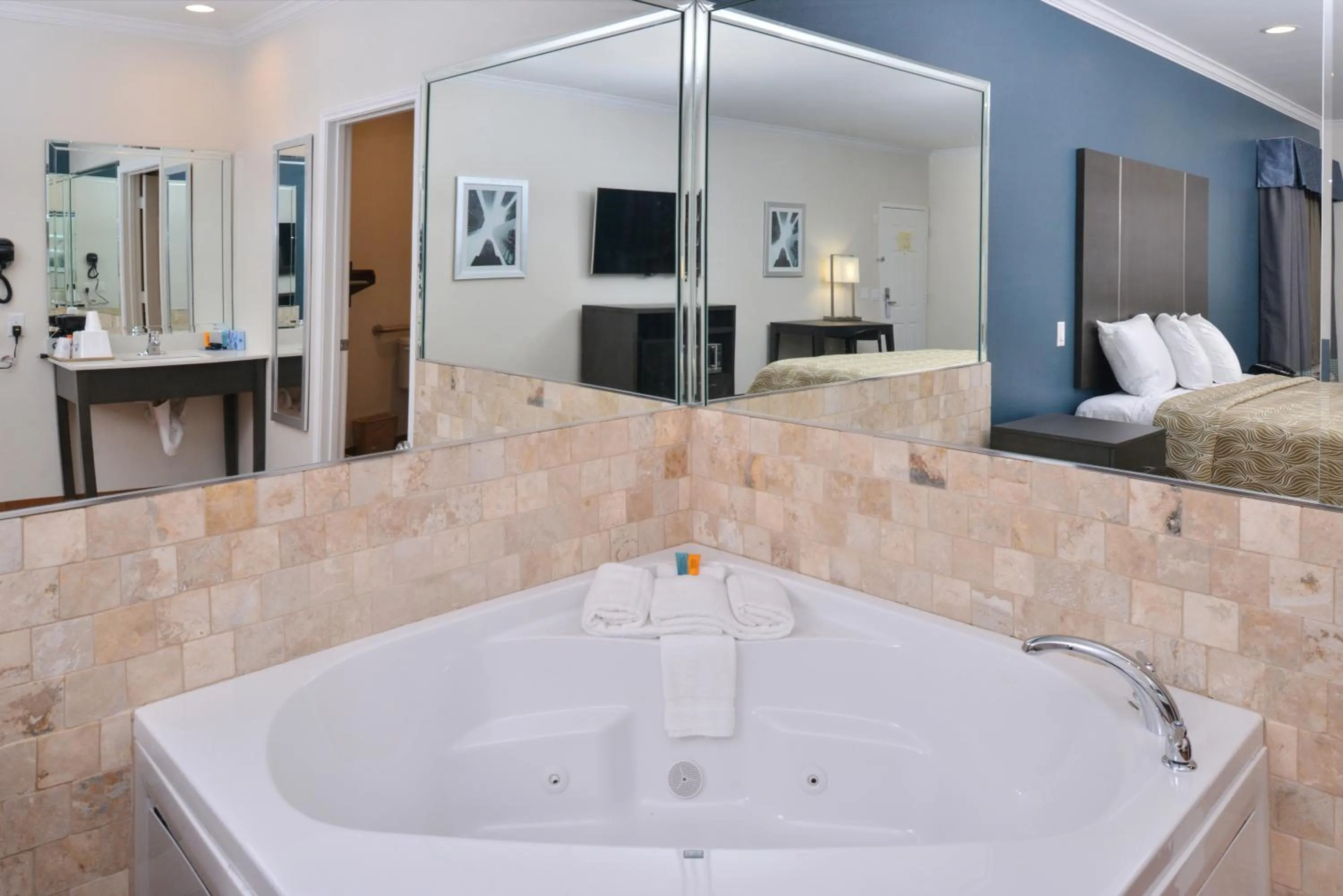 King Suite with Spa Bath in Regency Inn & Suites- NW Houston