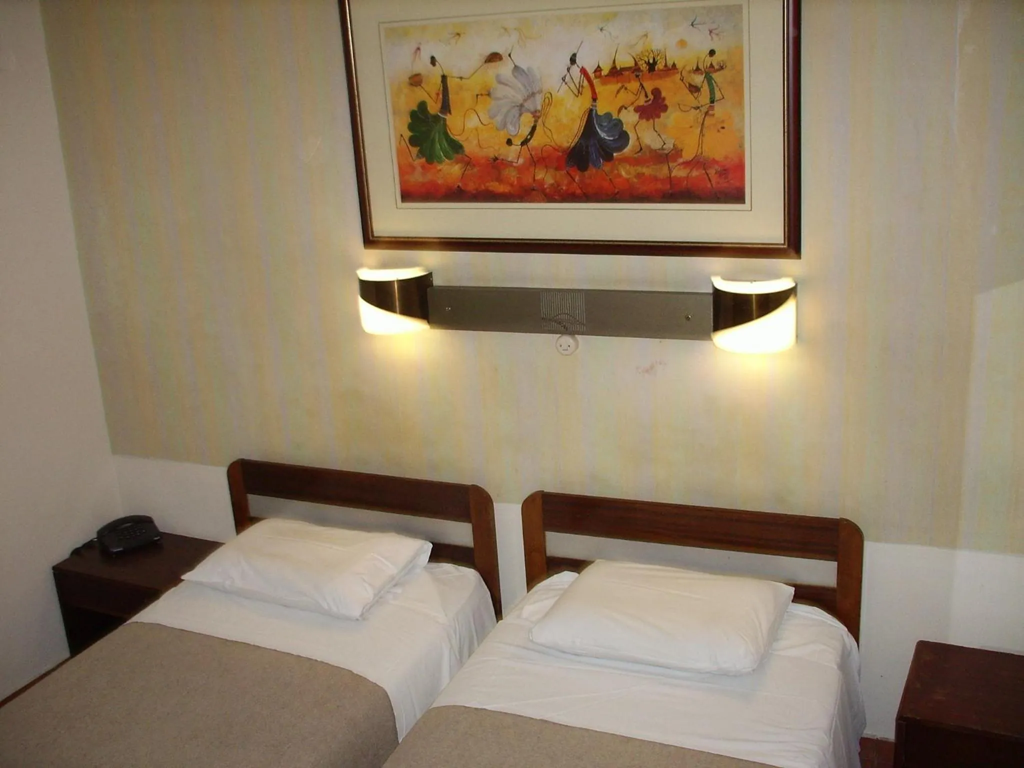 Single Room in Claridge Hotel