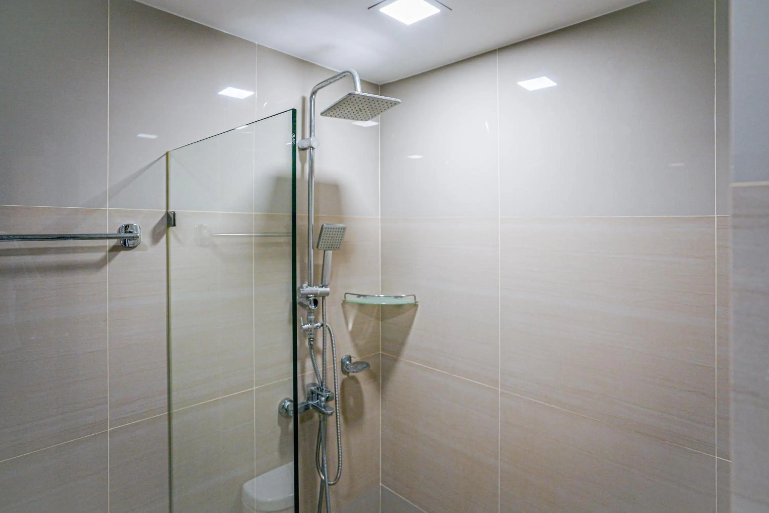 Superior Two-Bedroom Apartment in Baan Tanwa - MRT Ratchadapisek Exit 1 or 2