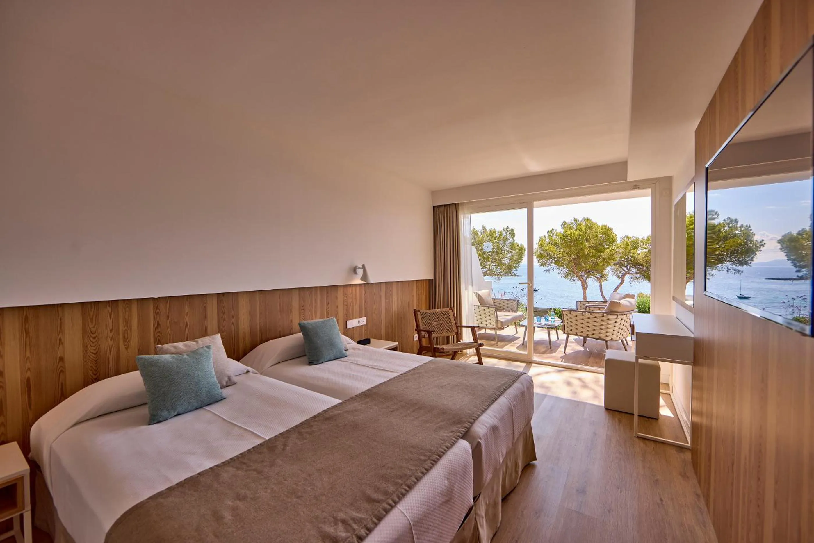 Deluxe Apartment with Sea View in Aparthotel Ponent Mar