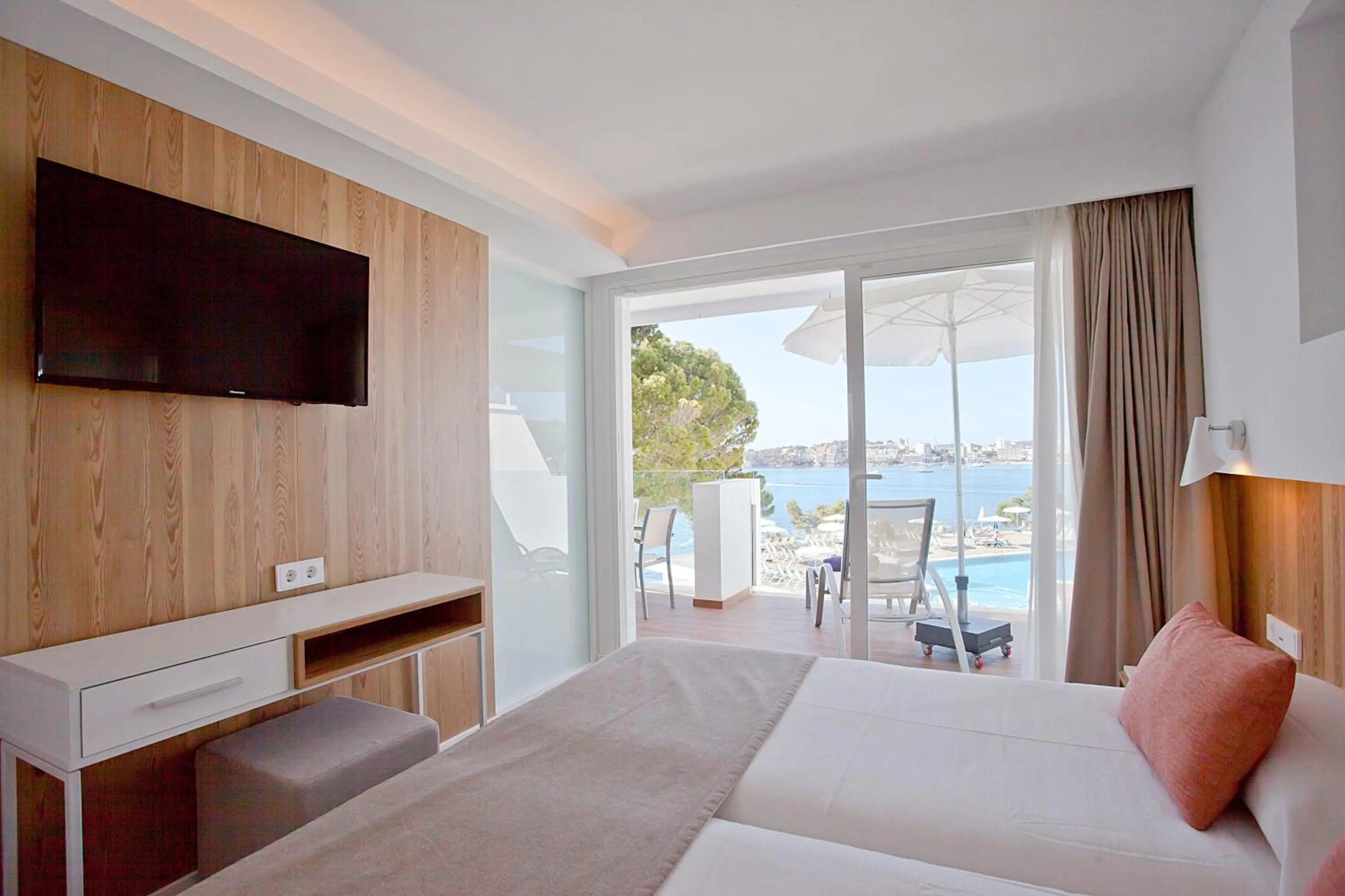 Premium Apartment with Sea View in Aparthotel Ponent Mar