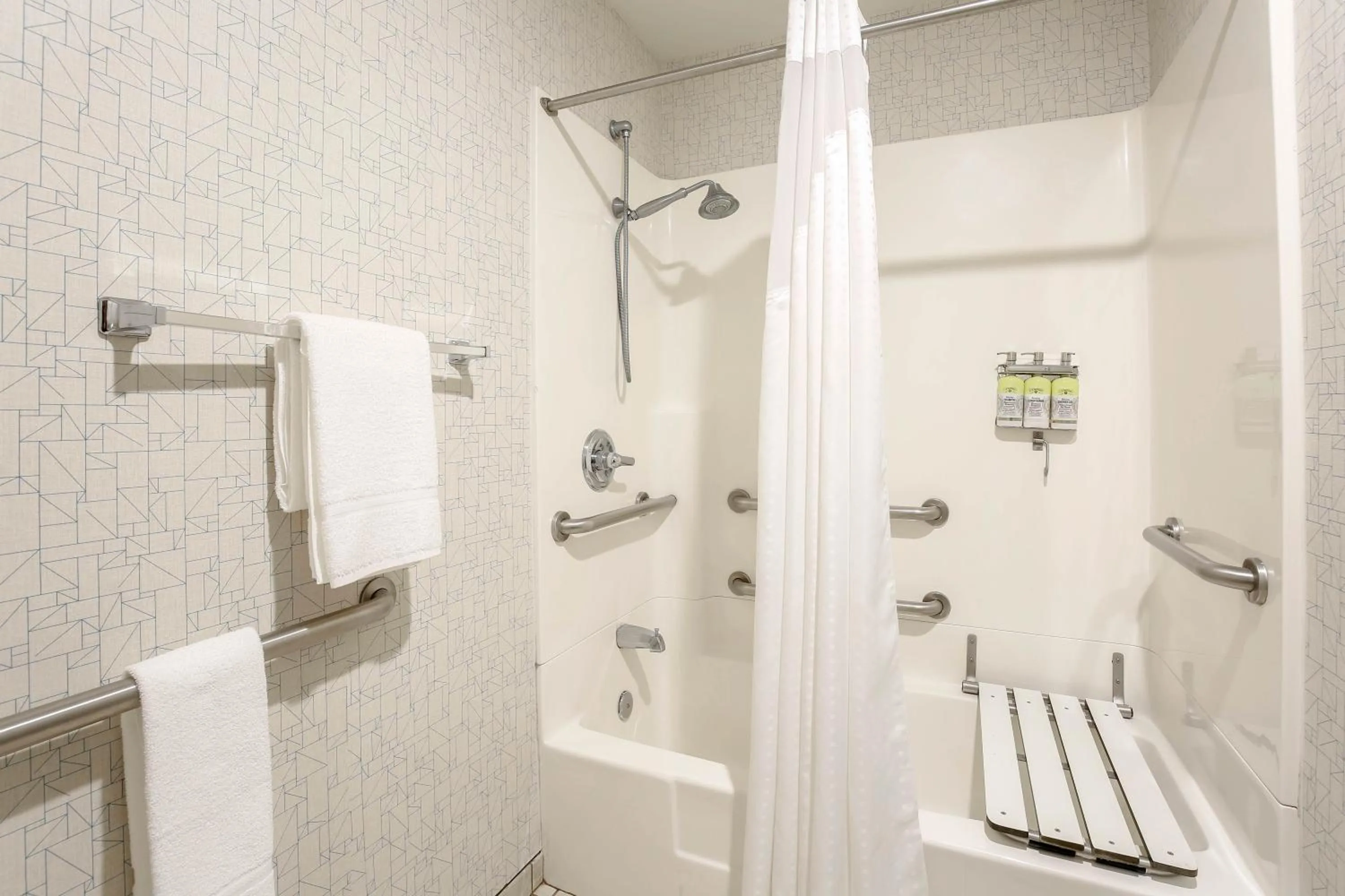 Twin Room - Mobility Access with Bath Tub in Holiday Inn Express Lancaster by IHG