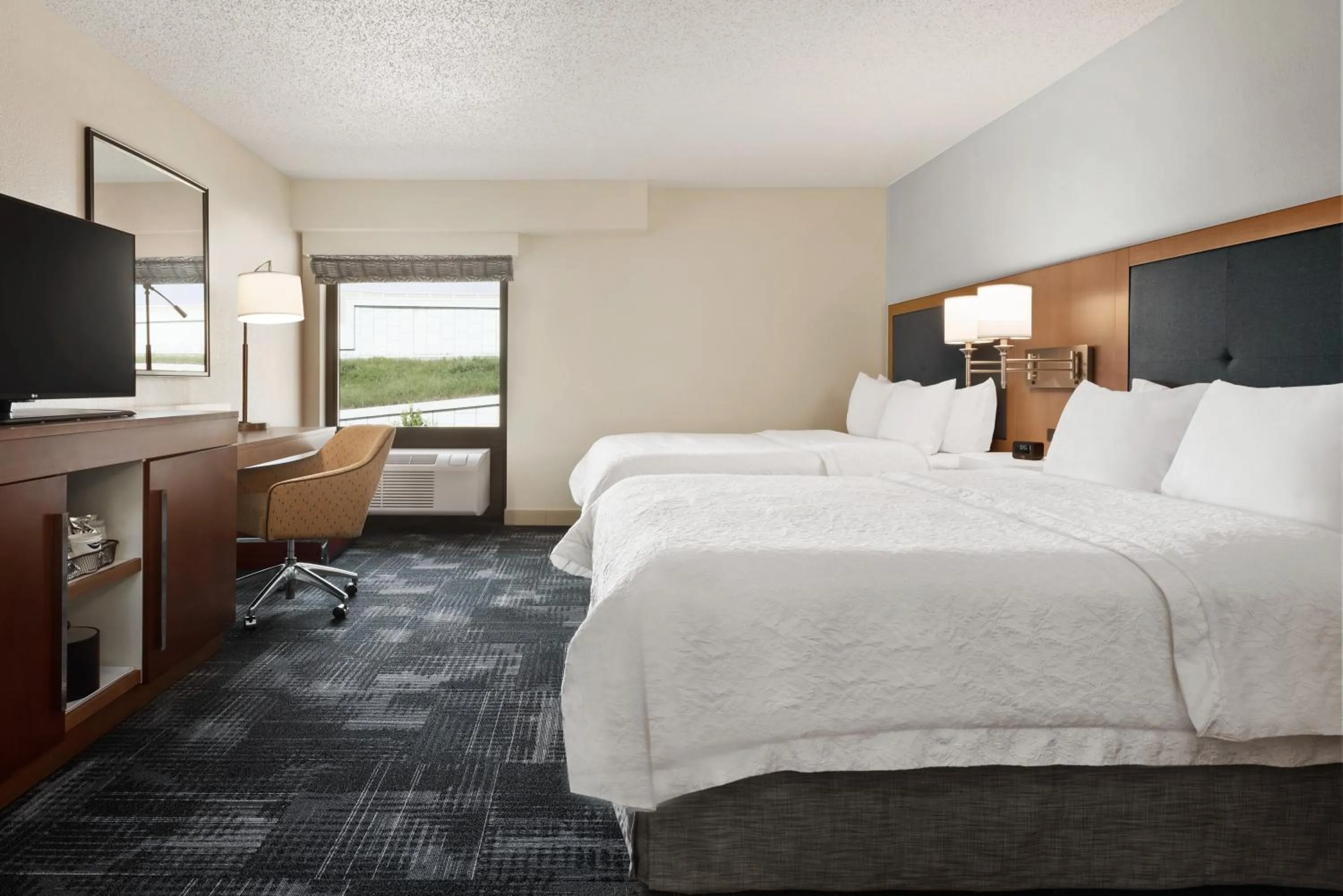 Queen Room with Two Queen Beds - Mobility and Hearing Access/Non-Smoking in Hampton Inn Wausau