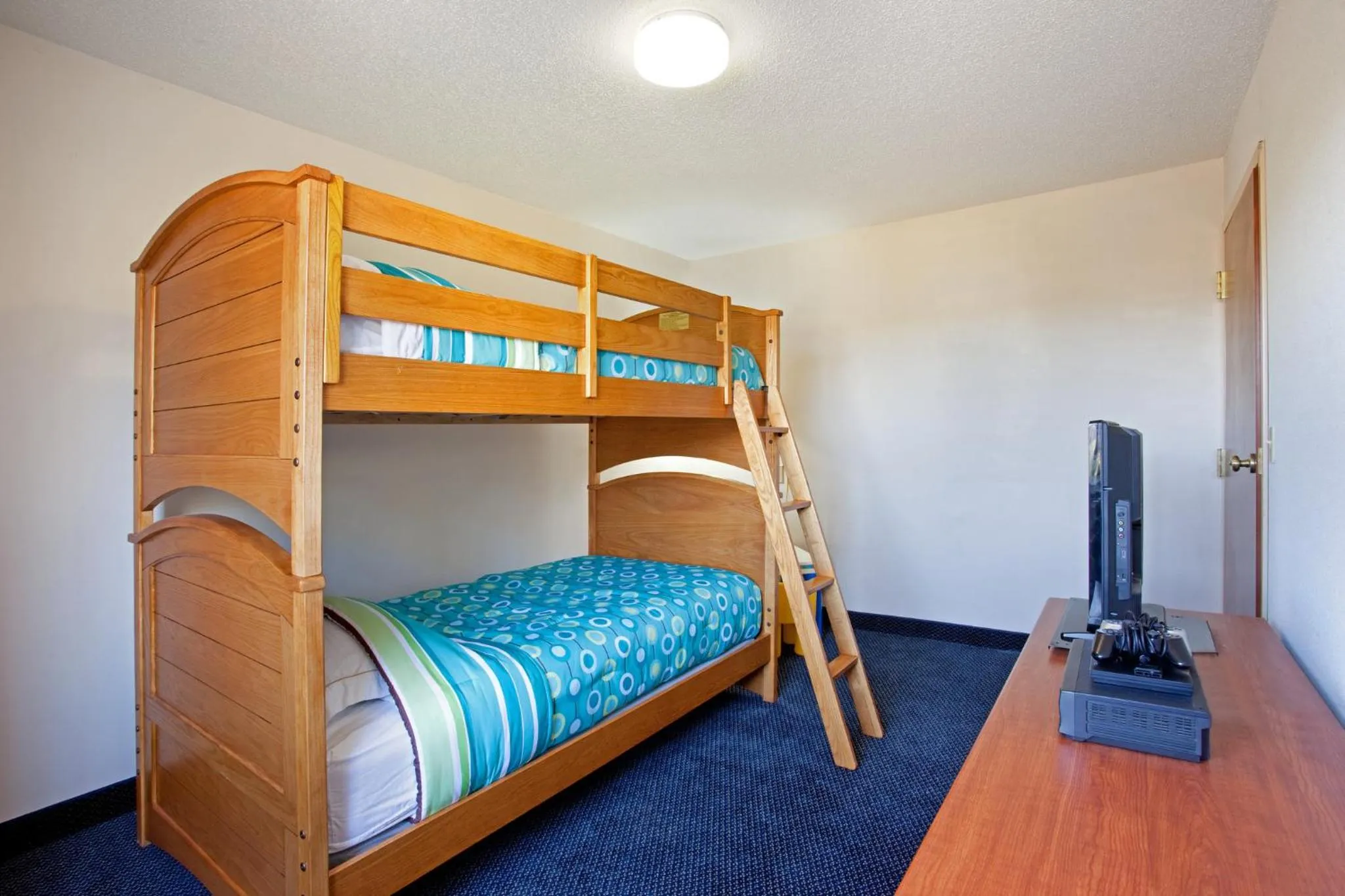 Suite with Two Queen Beds and Courtyard View in Holiday Inn Express Hotel & Suites-Saint Joseph by IHG