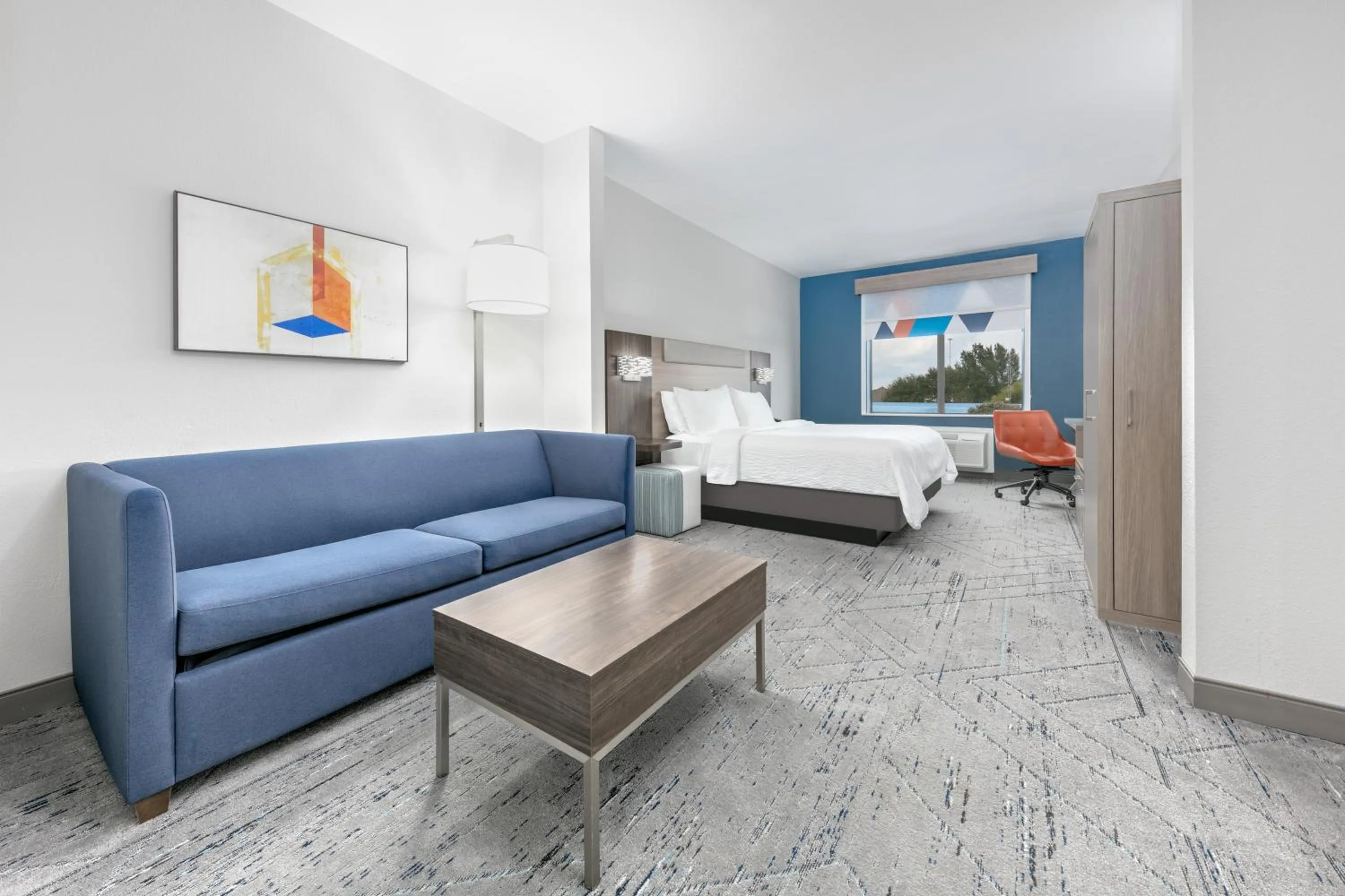 King Suite with Sofa Bed in Holiday Inn Express Hotel & Suites Winnie by IHG