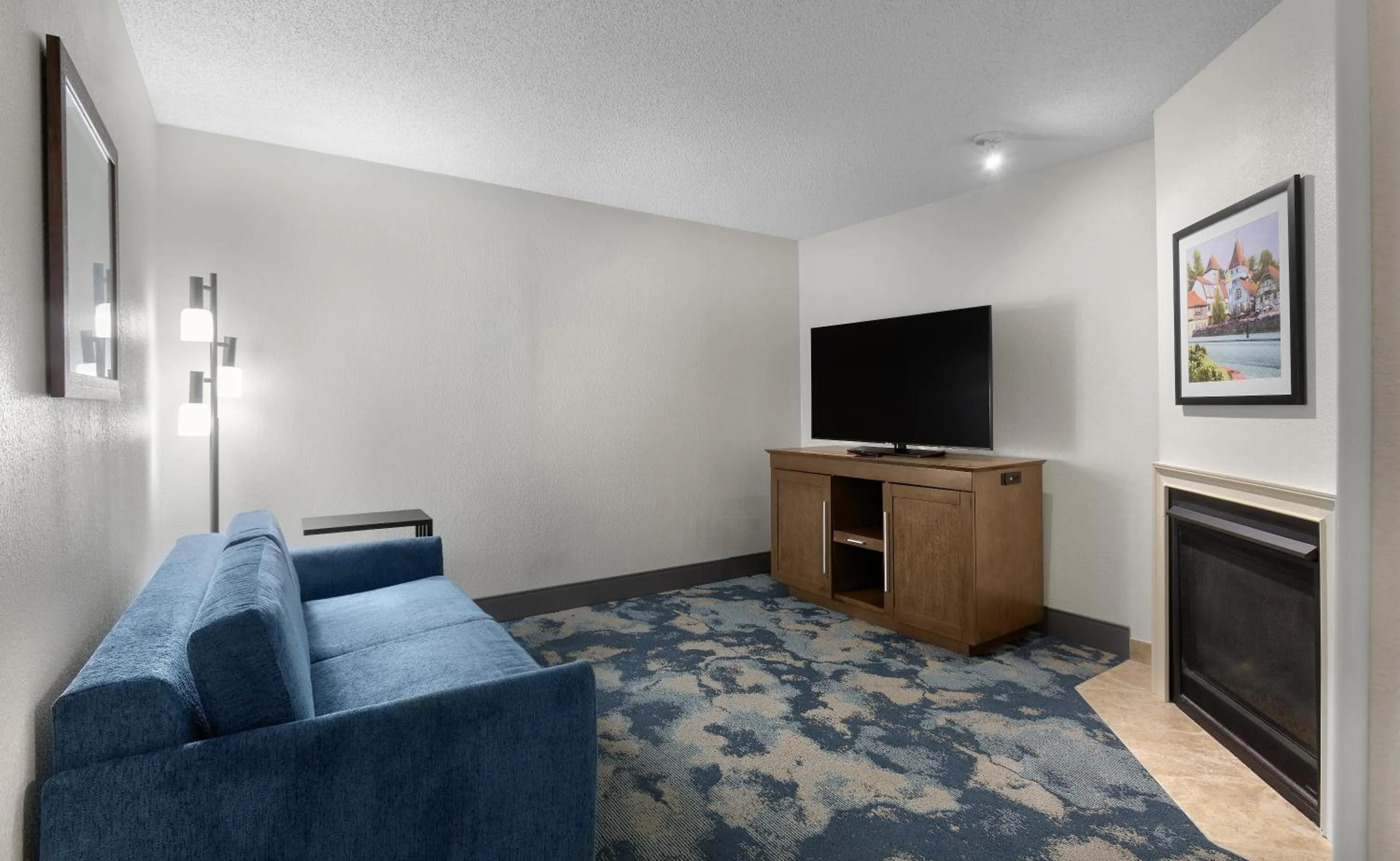 One-Bedroom King Suite with Whirlpool - Non-Smoking  in Hampton Inn Helen