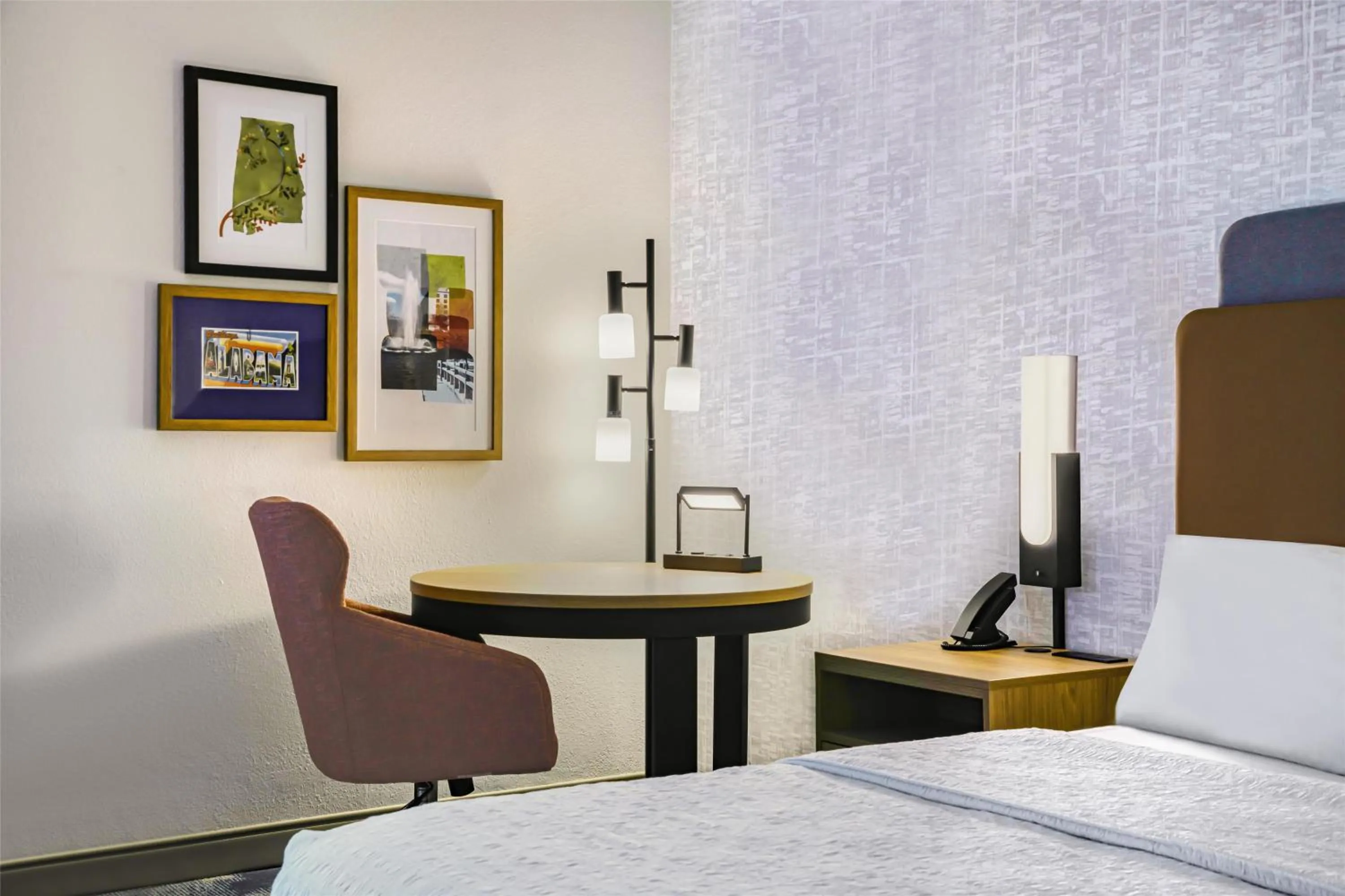 Queen Room with Mobility Accessible Tub - Non-Smoking in Hampton Inn Huntsville-Arsenal/South Parkway