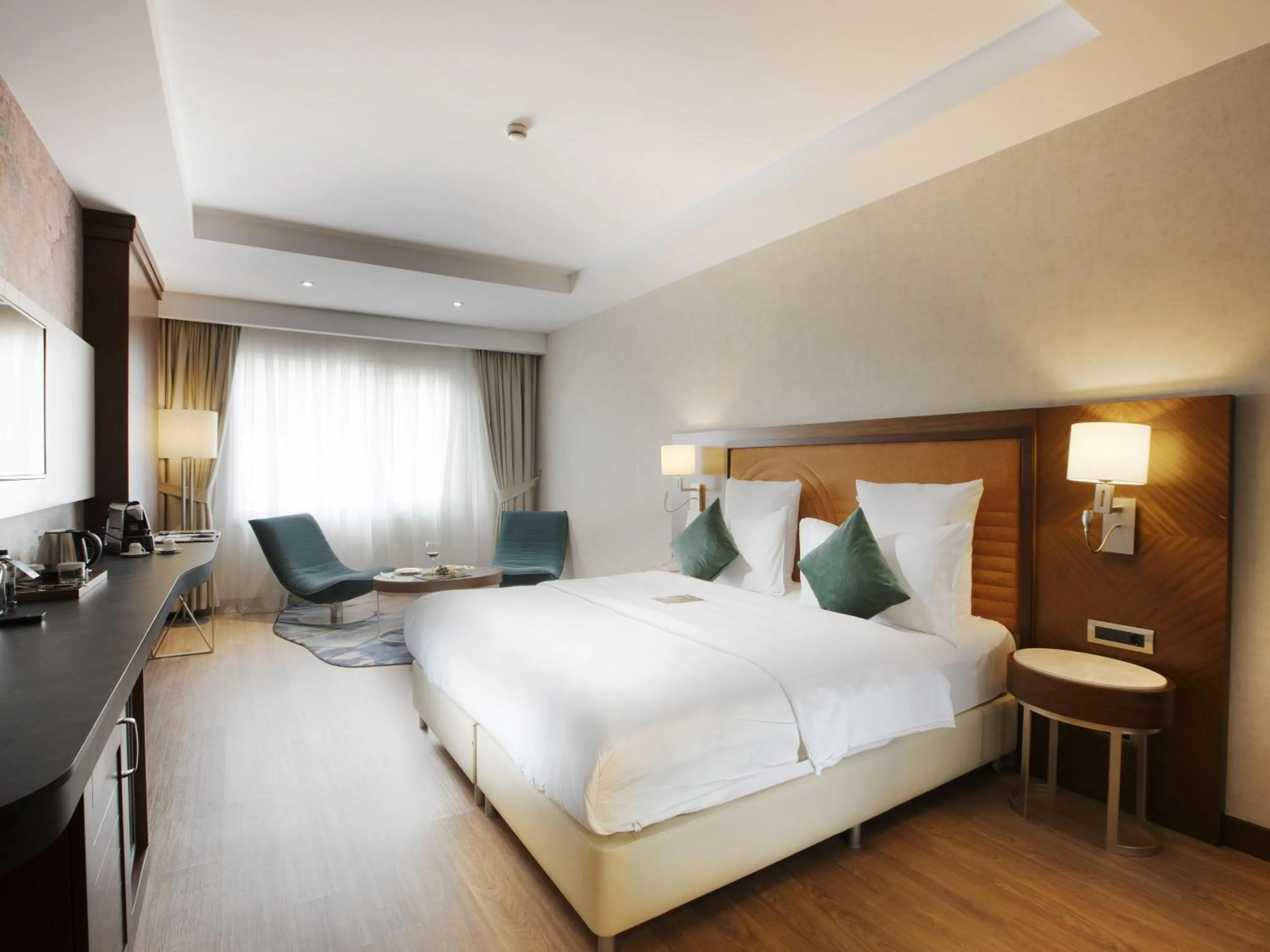 Junior Suite with Free Spa Access in Mercure Istanbul Bakirkoy