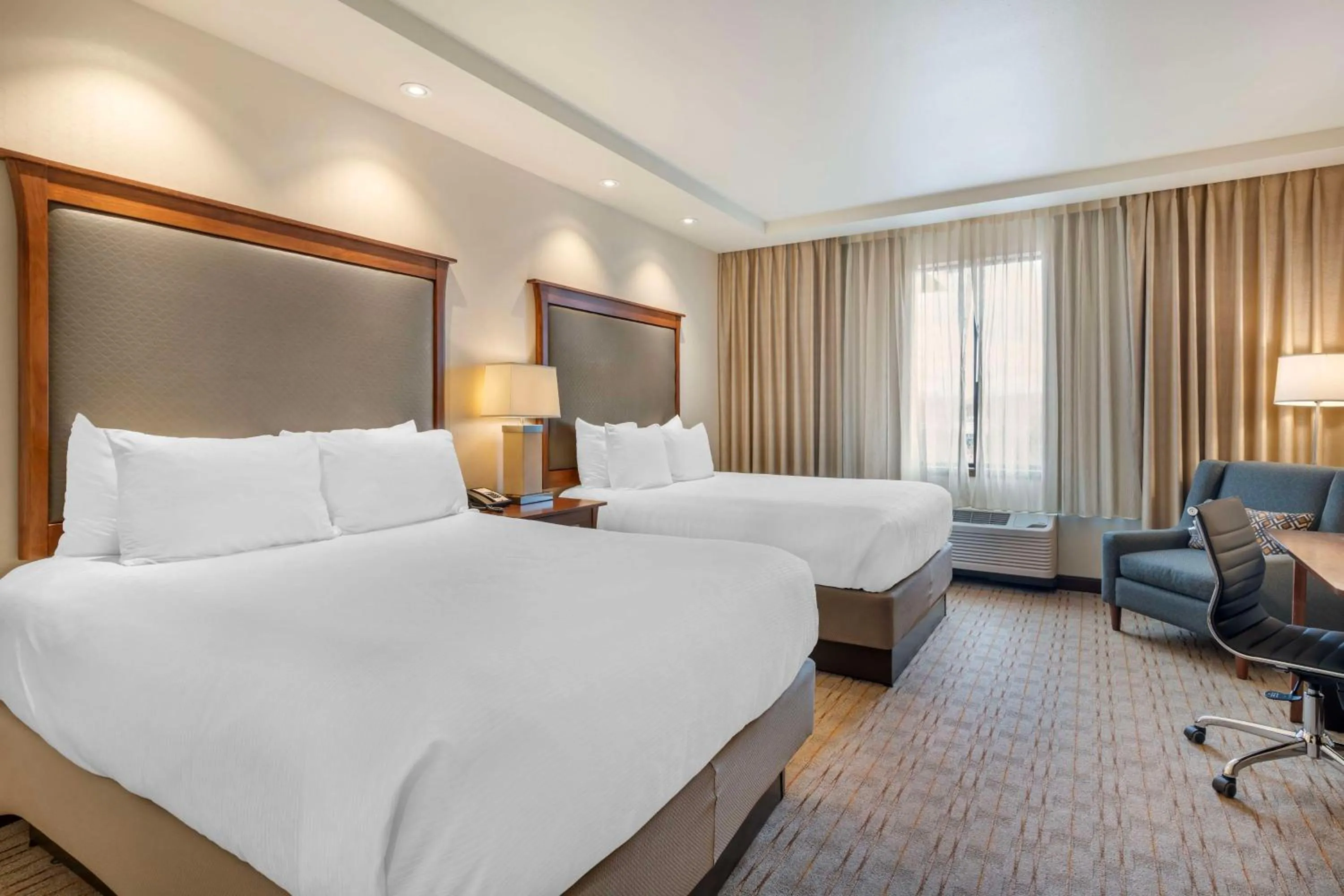 Queen Room with Two Queen Beds in Best Western Premier Boulder Falls Inn