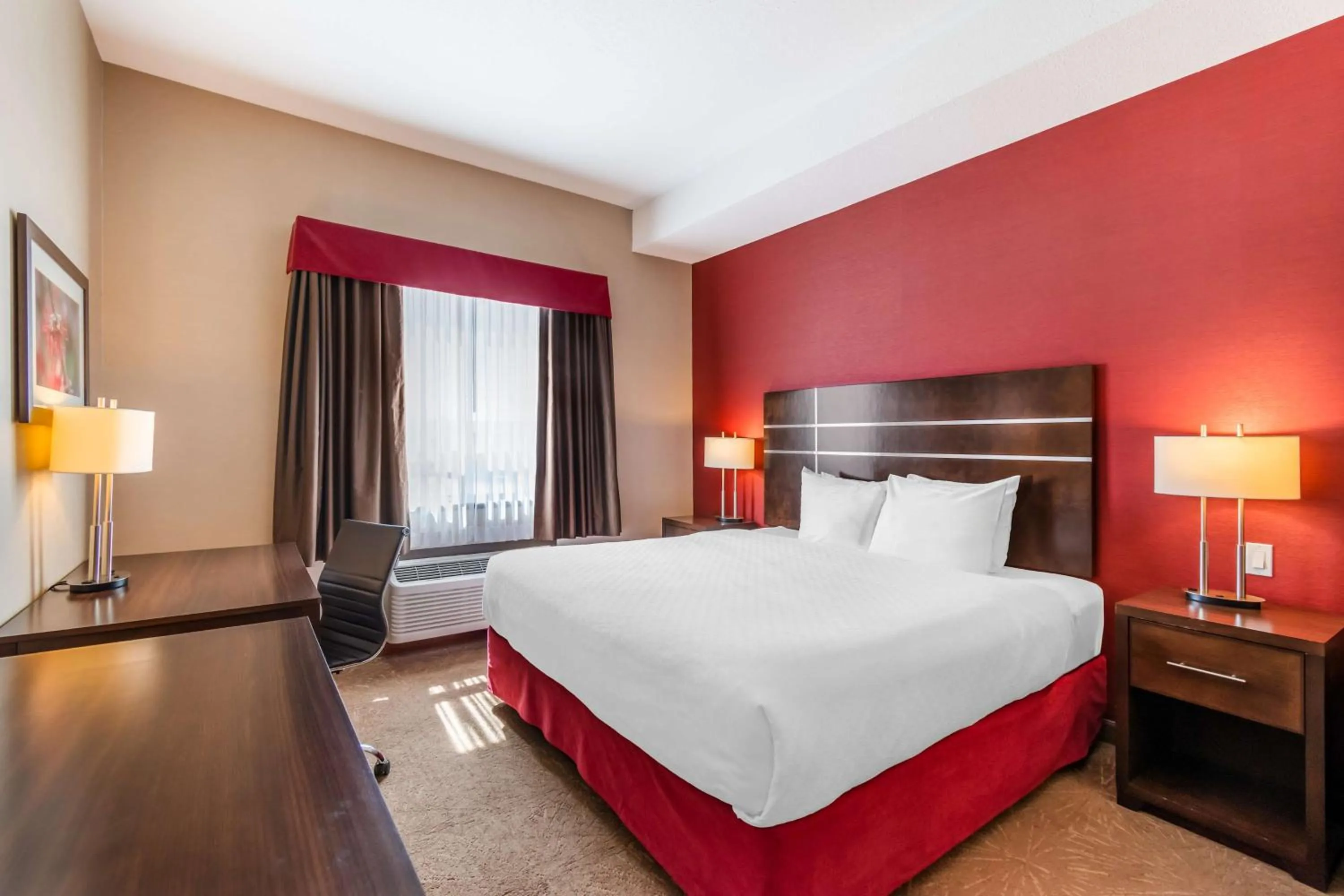 King Room with Sofa Bed and Walk-In Shower - Kichenette/Mobility Accessible in Best Western Plus Kindersley Hotel