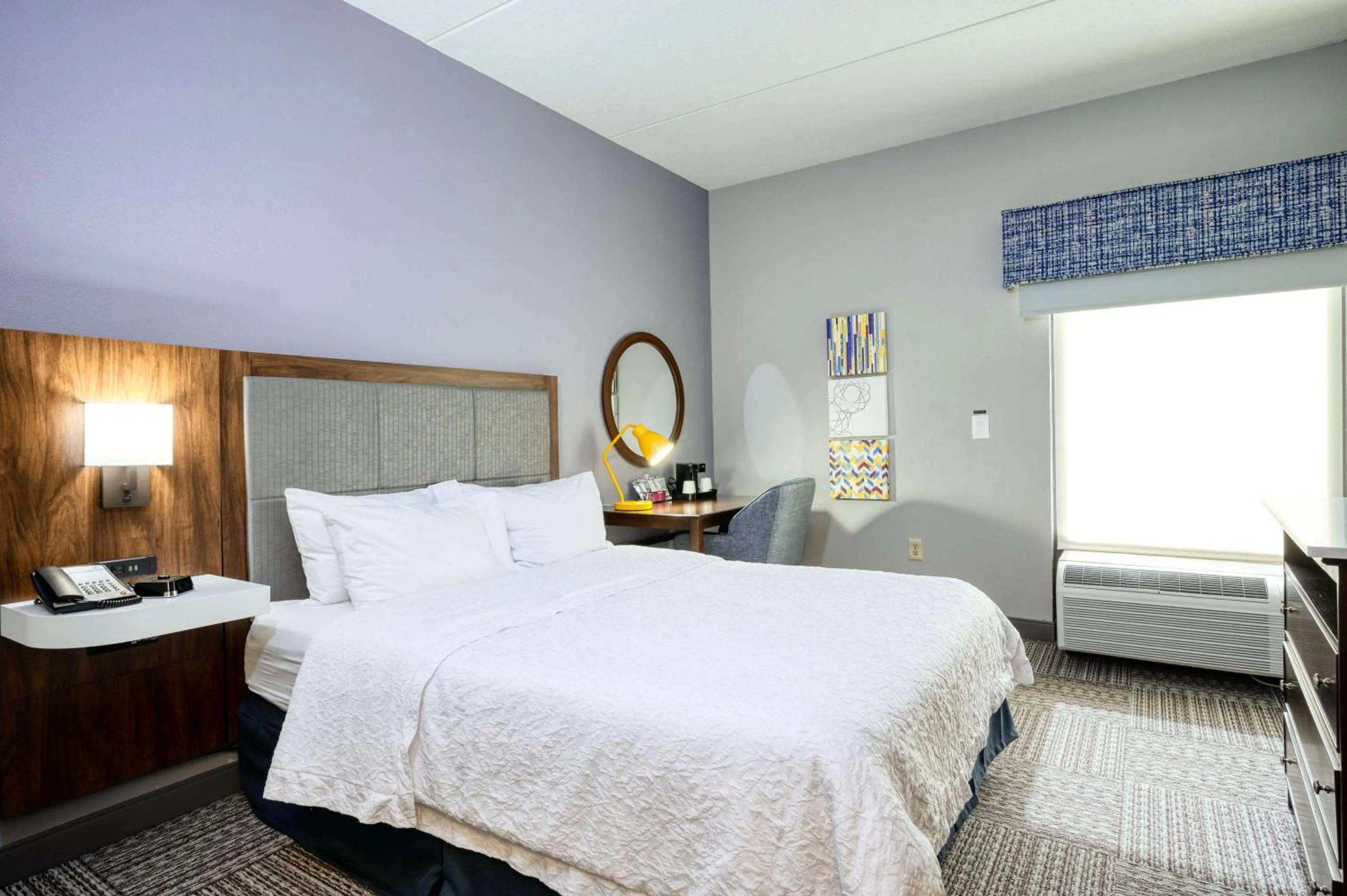 Queen Room with Mobility Access/Non-Smoking in Hampton Inn Janesville